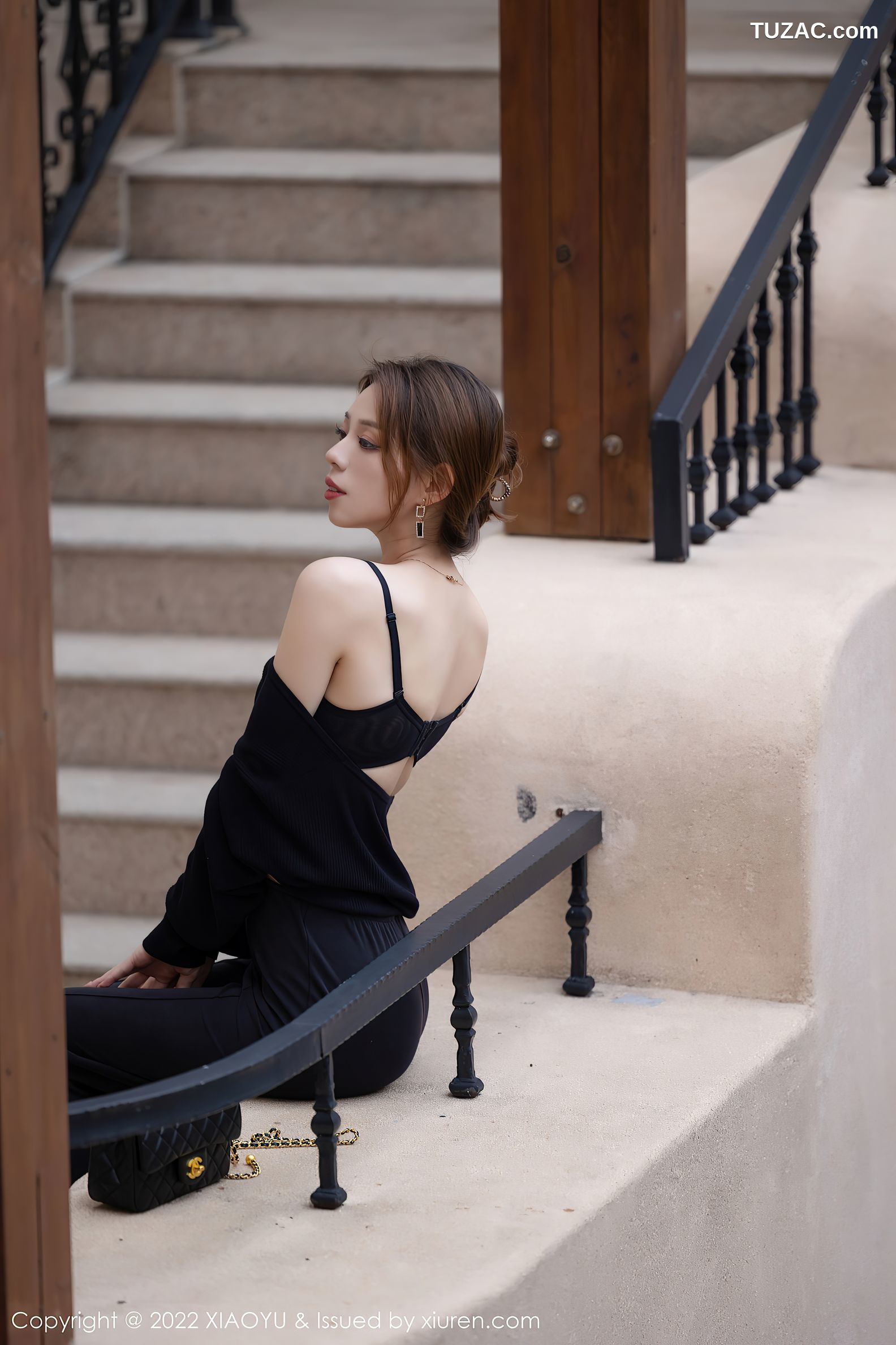 XiaoYu语画界-703-言沫-黑色上衣性感内衣肉丝-2022.01.24