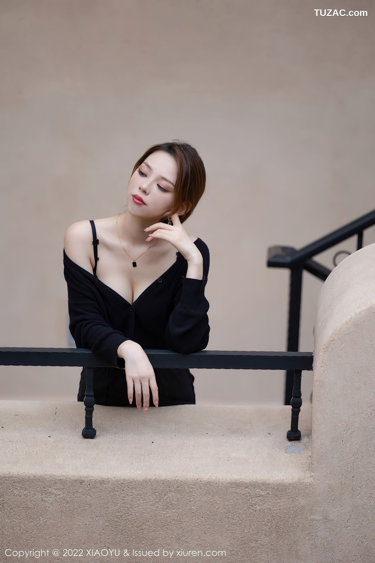 XiaoYu语画界-703-言沫-黑色上衣性感内衣肉丝-2022.01.24