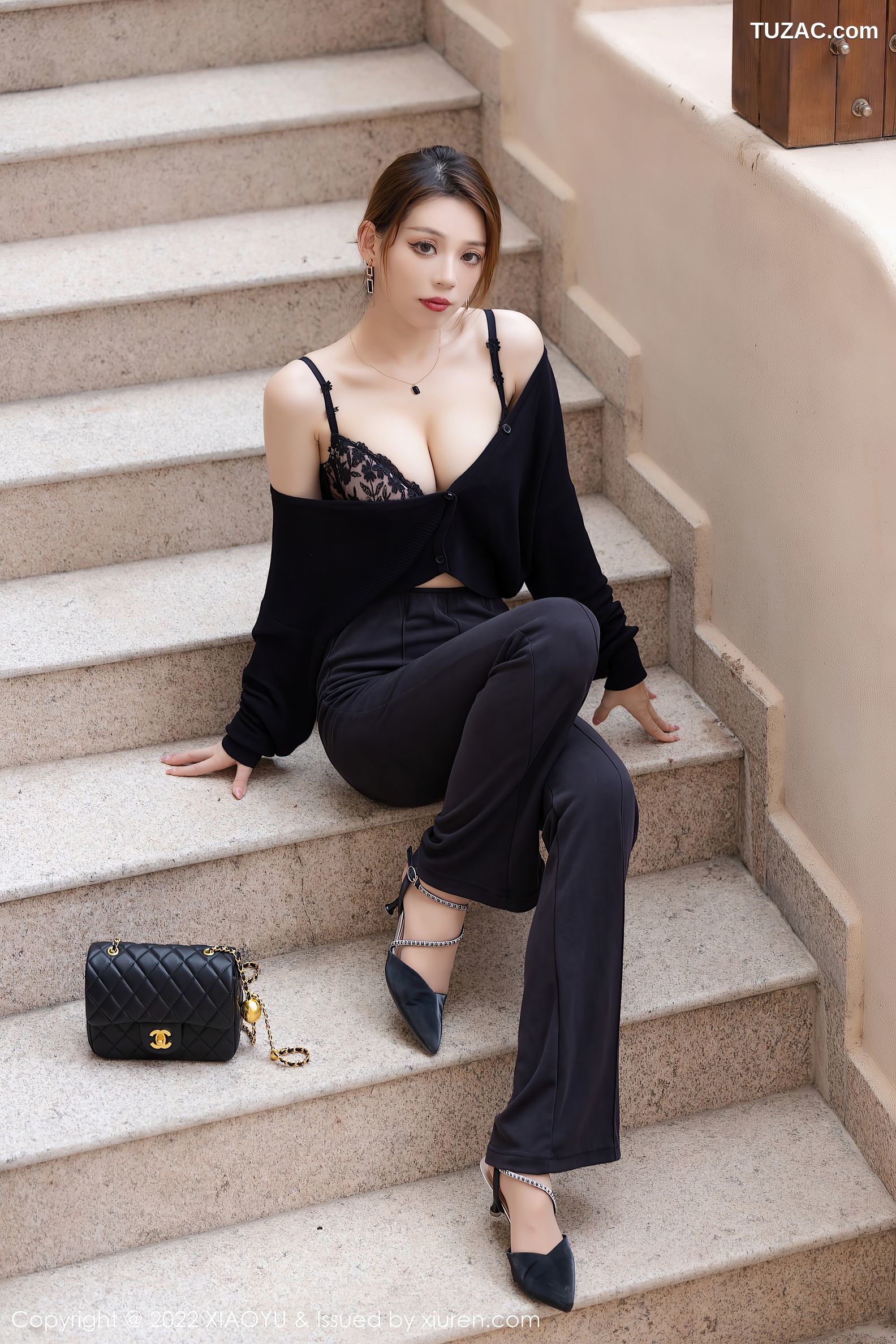 XiaoYu语画界-703-言沫-黑色上衣性感内衣肉丝-2022.01.24