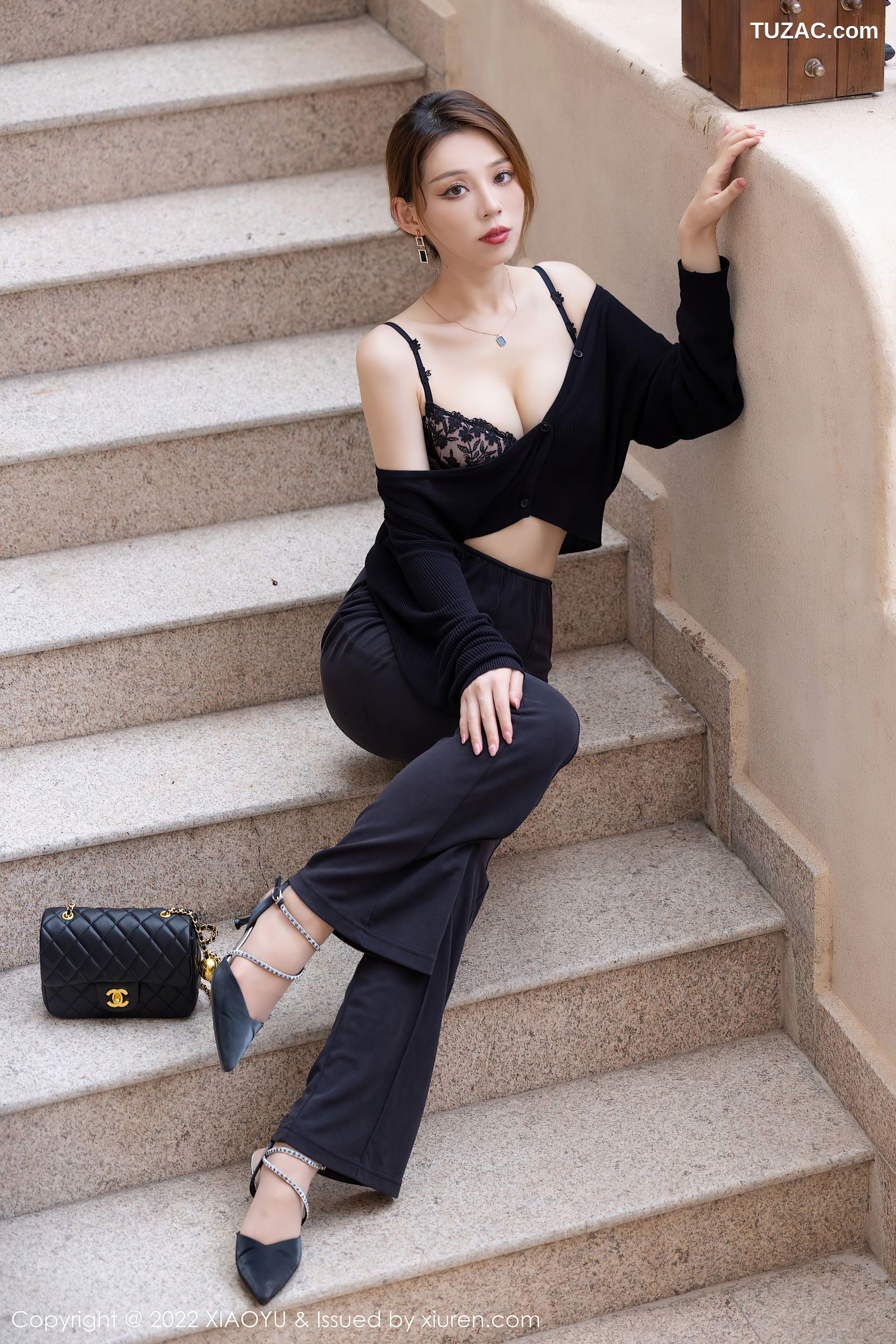 XiaoYu语画界-703-言沫-黑色上衣性感内衣肉丝-2022.01.24