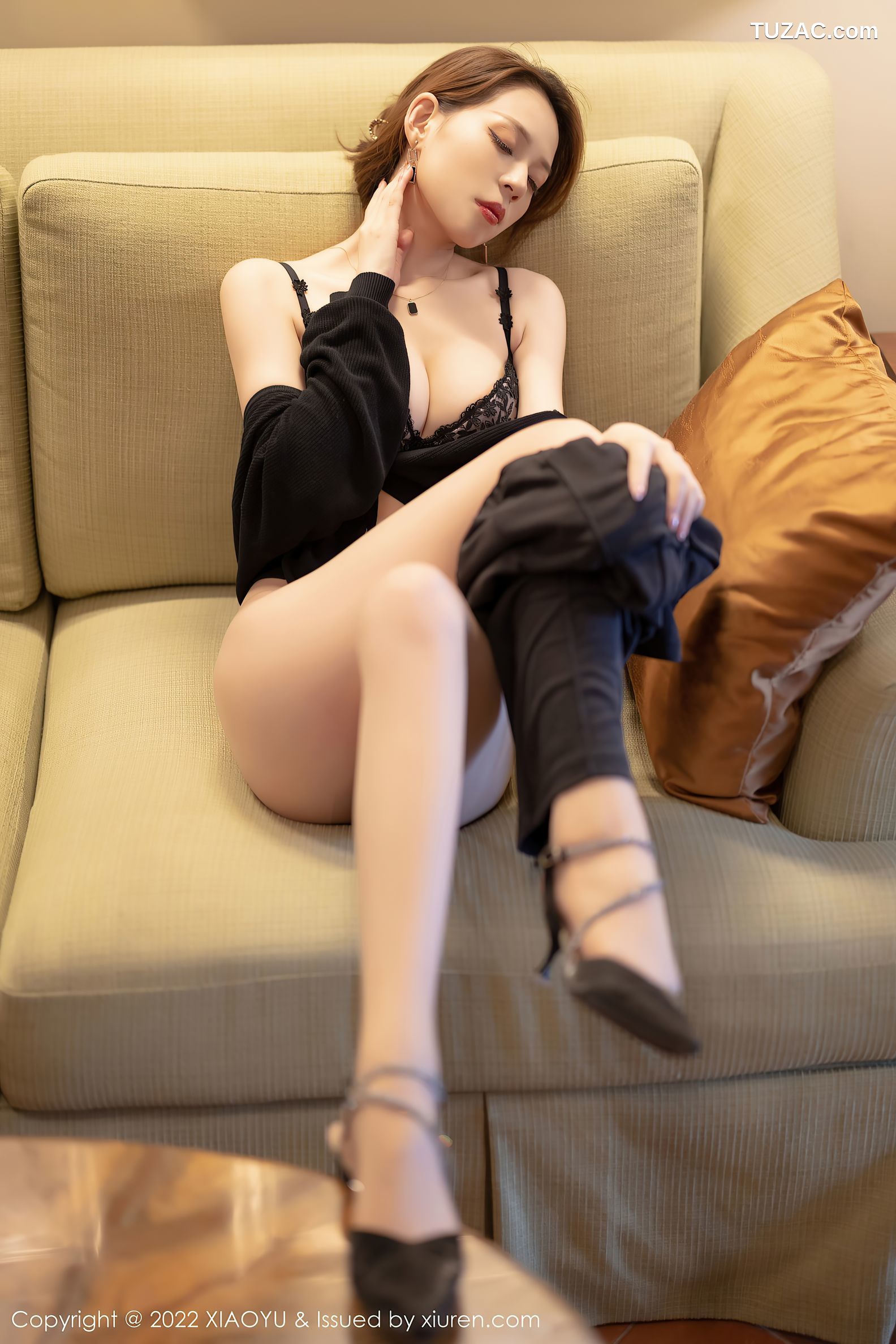 XiaoYu语画界-703-言沫-黑色上衣性感内衣肉丝-2022.01.24