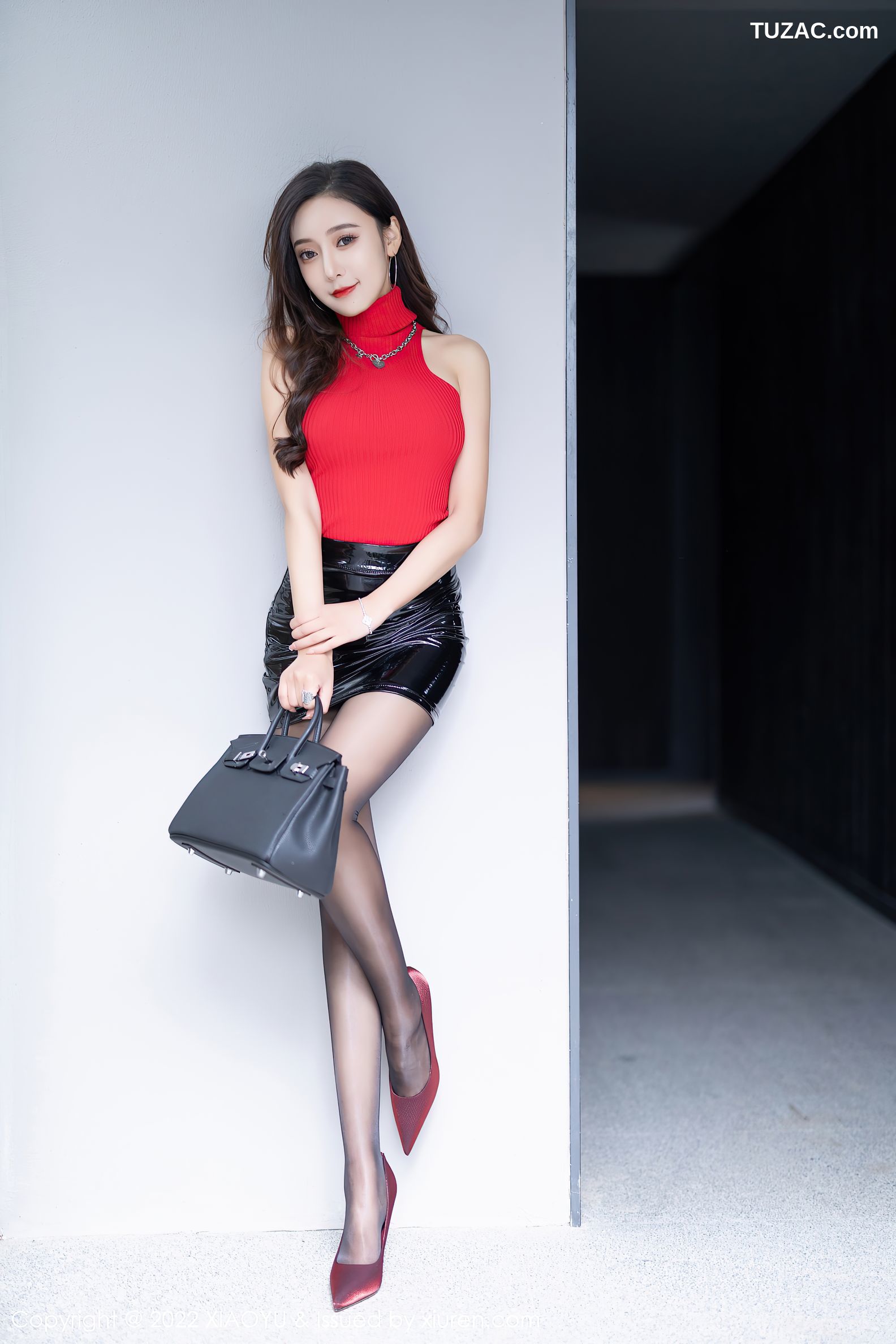 XiaoYu语画界-723-王馨瑶Yanni-惠州旅拍红色毛衣黑丝-2022.02.24