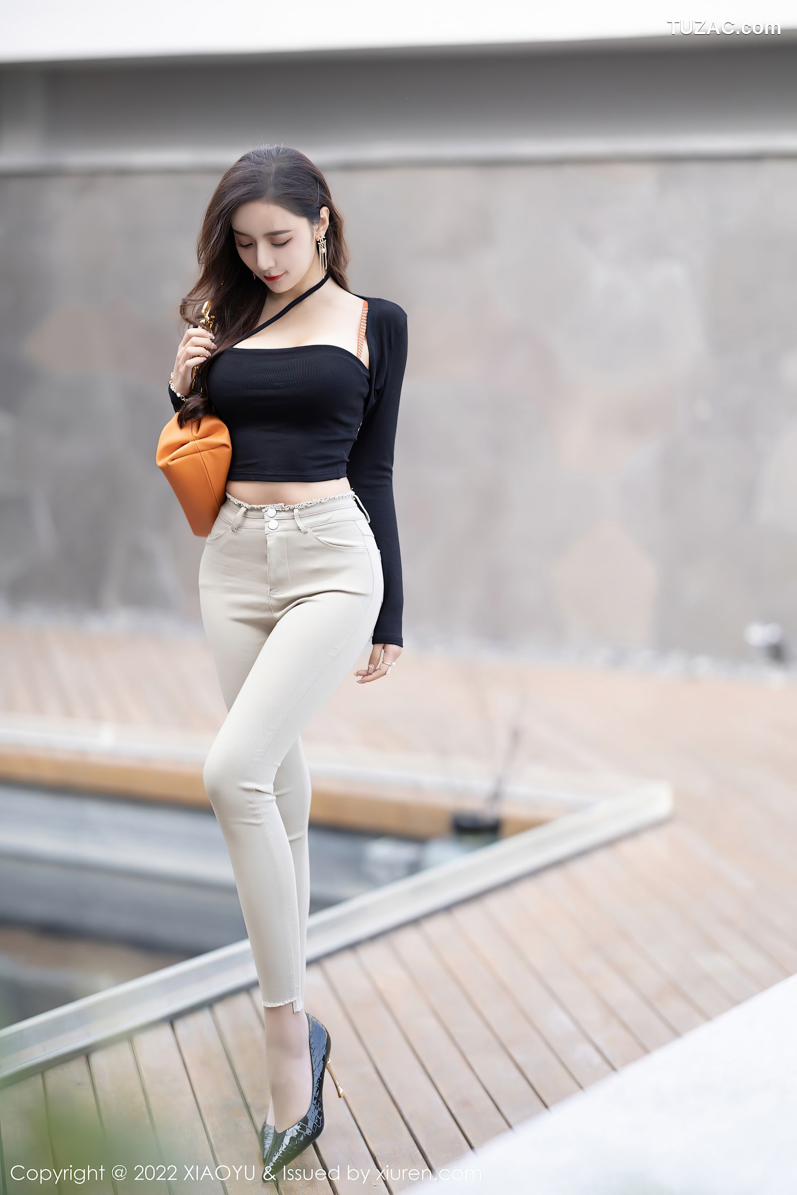 XiaoYu语画界-762-王馨瑶Yanni-惠州旅拍户外橙色内衣原色丝袜-2022.04.21