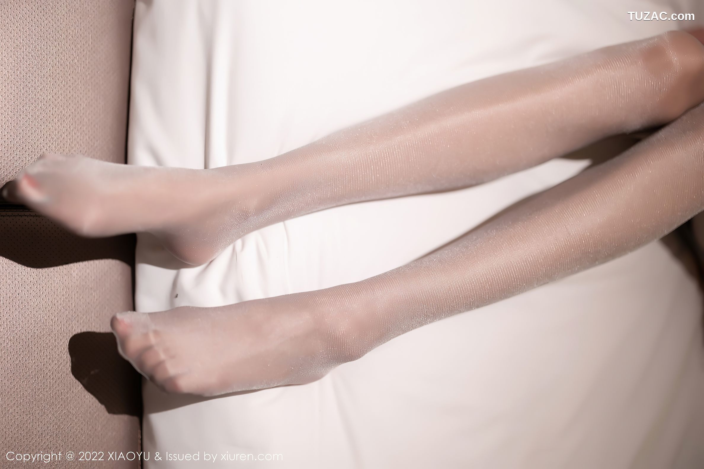 XiaoYu语画界-770-程程程-白色上衣灰短裙超薄灰丝-2022.05.05