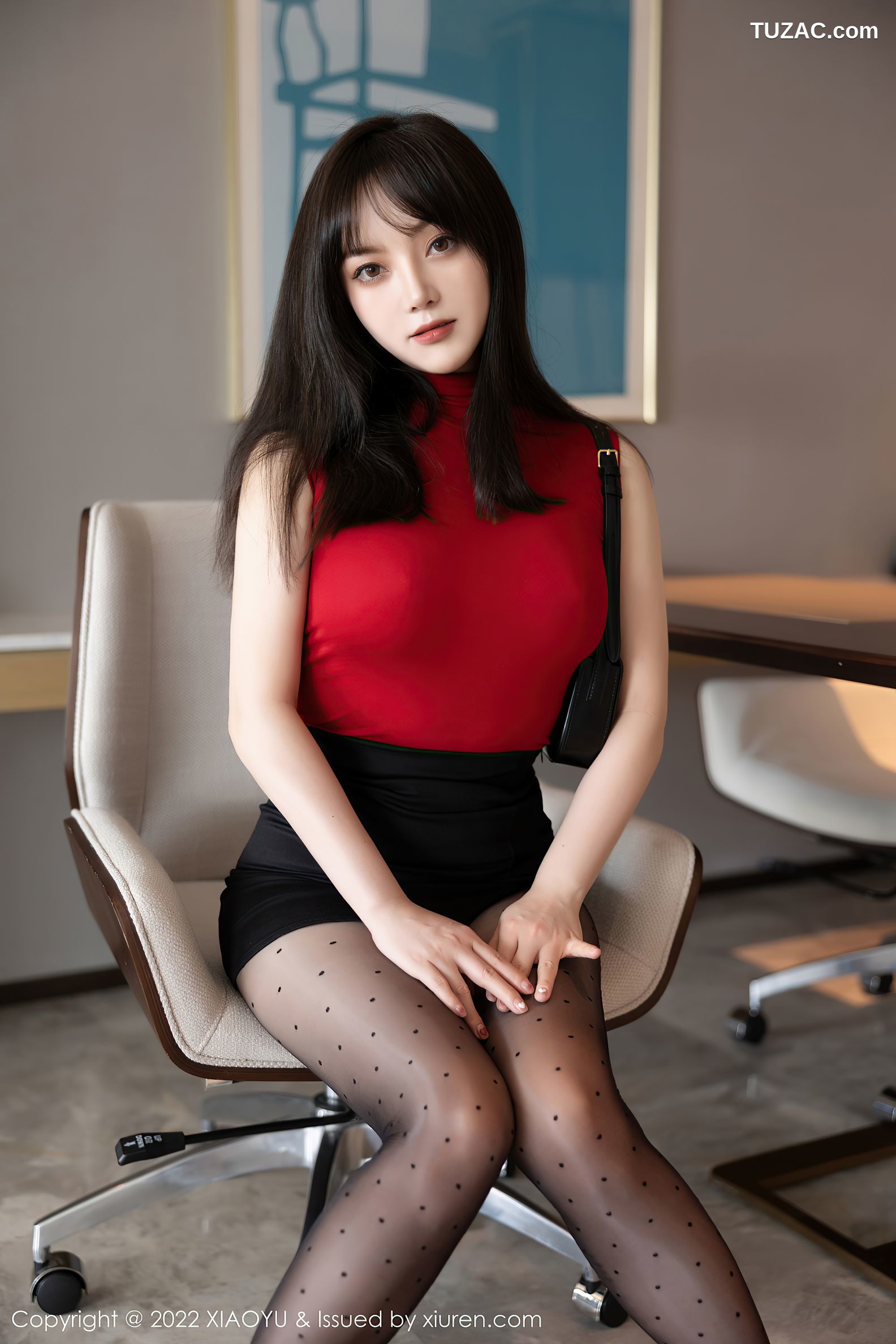 XiaoYu语画界-771-豆瓣酱-红色收身衣黑短裙黑丝-2022.05.06