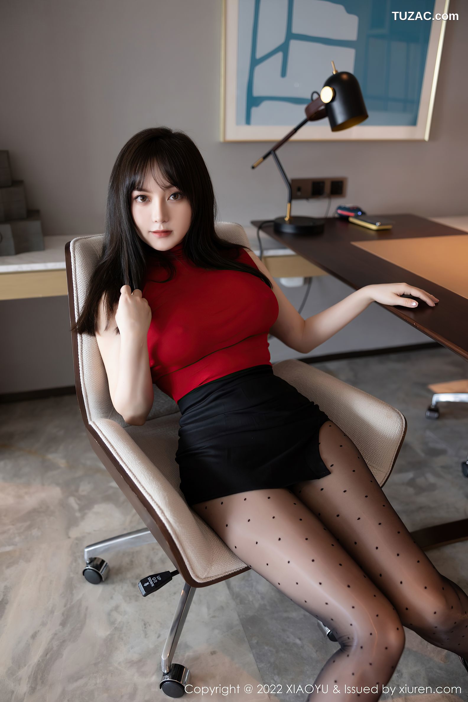 XiaoYu语画界-771-豆瓣酱-红色收身衣黑短裙黑丝-2022.05.06