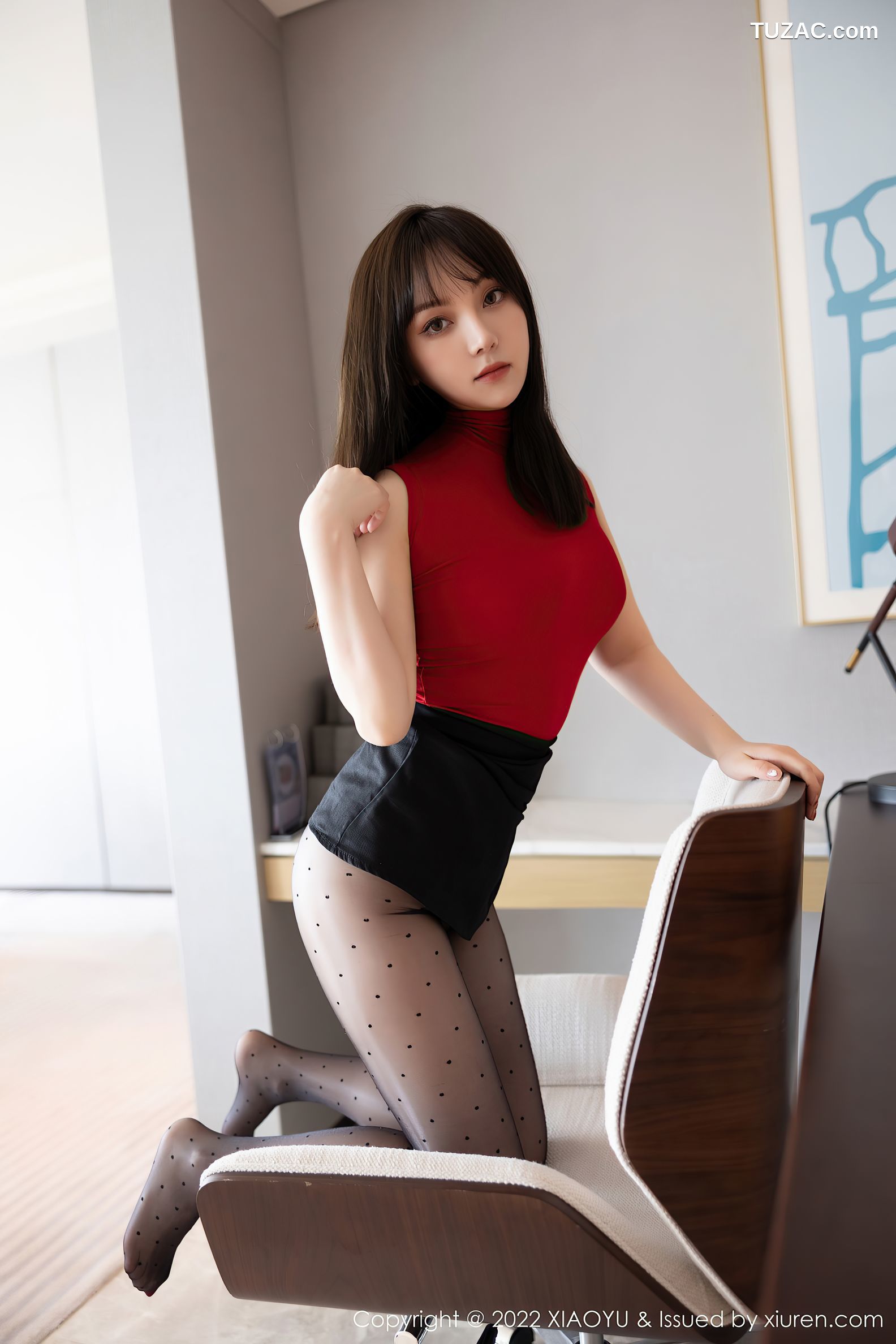 XiaoYu语画界-771-豆瓣酱-红色收身衣黑短裙黑丝-2022.05.06