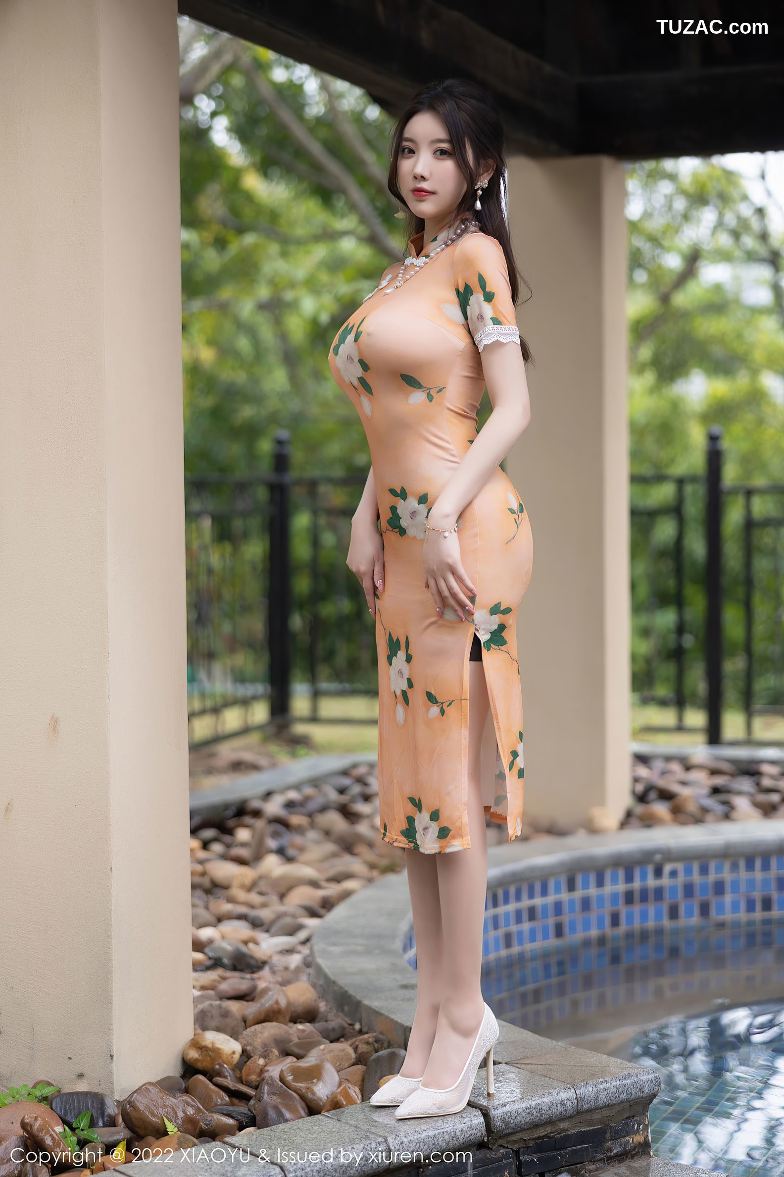 XiaoYu语画界-782-杨晨晨Yome-惠州旅拍泳池浅色短旗袍-2022.05.20