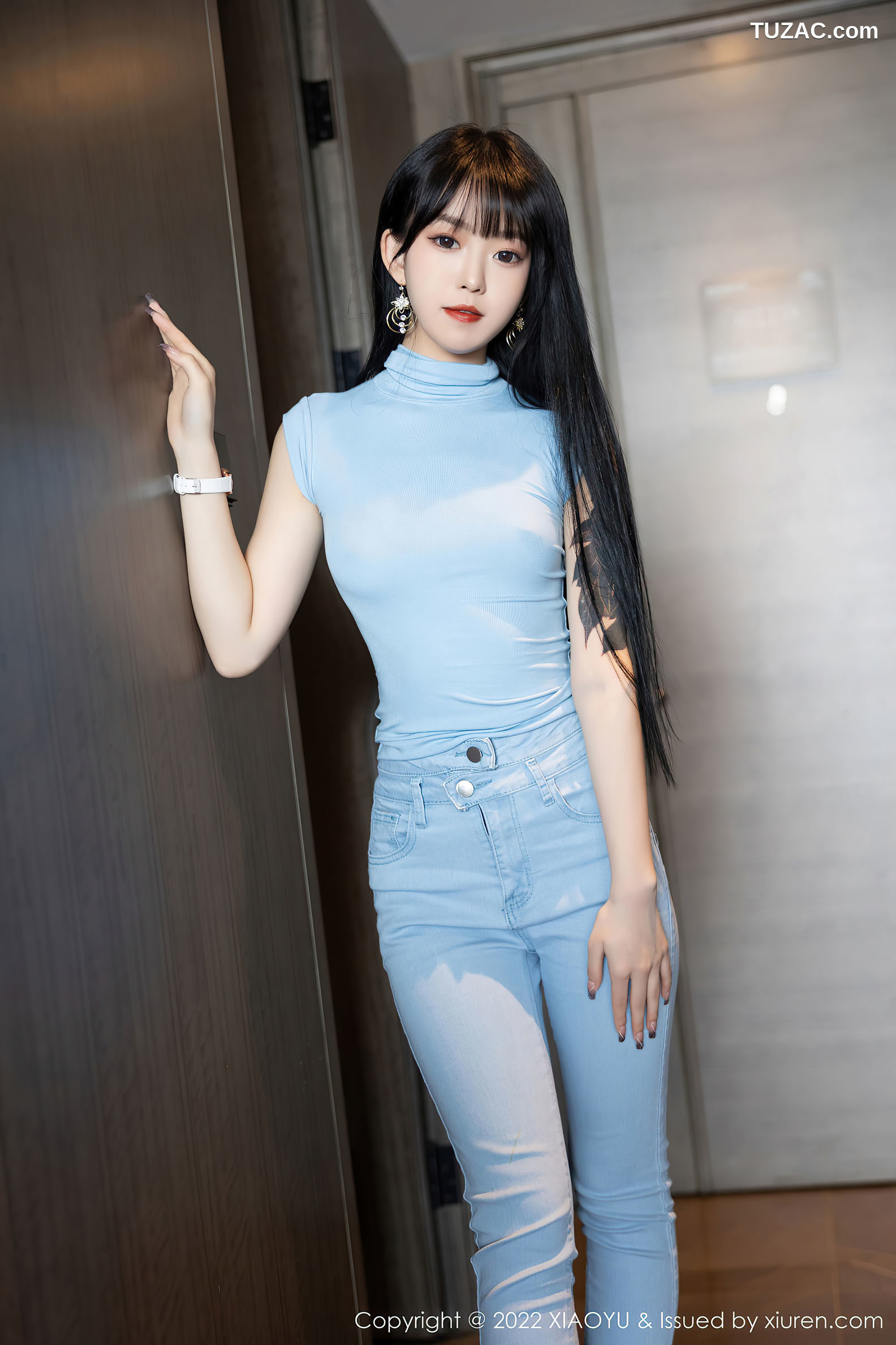XiaoYu语画界-797-奶瓶.-蓝色收身衣蓝色牛仔裤肉丝-2022.06.13