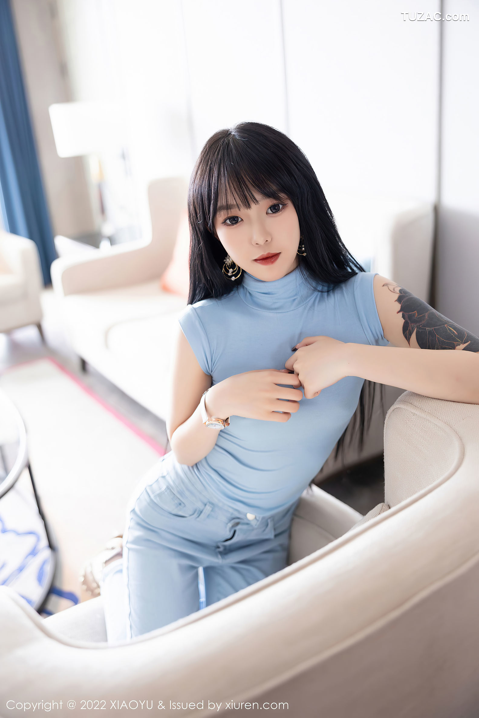 XiaoYu语画界-797-奶瓶.-蓝色收身衣蓝色牛仔裤肉丝-2022.06.13