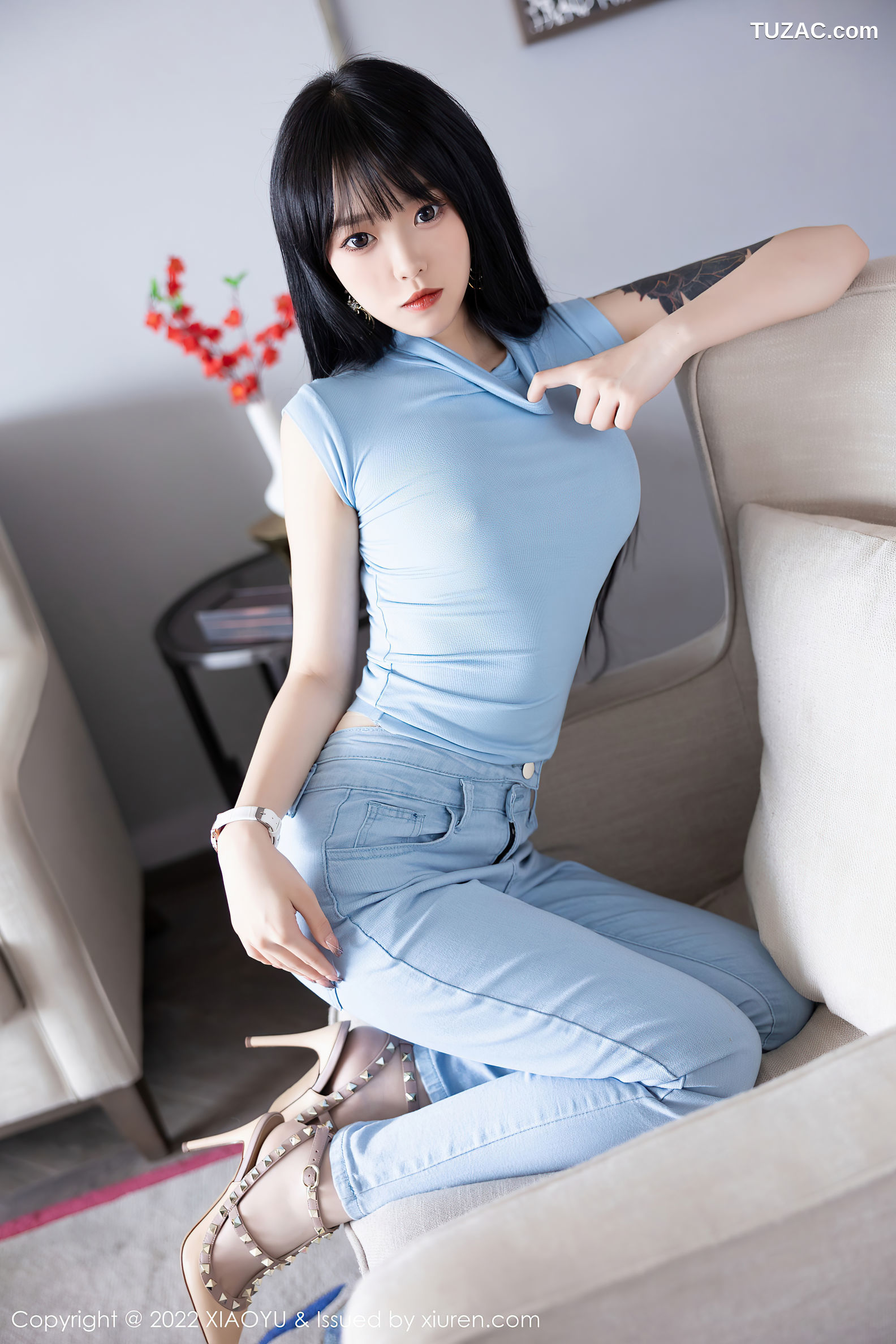 XiaoYu语画界-797-奶瓶.-蓝色收身衣蓝色牛仔裤肉丝-2022.06.13