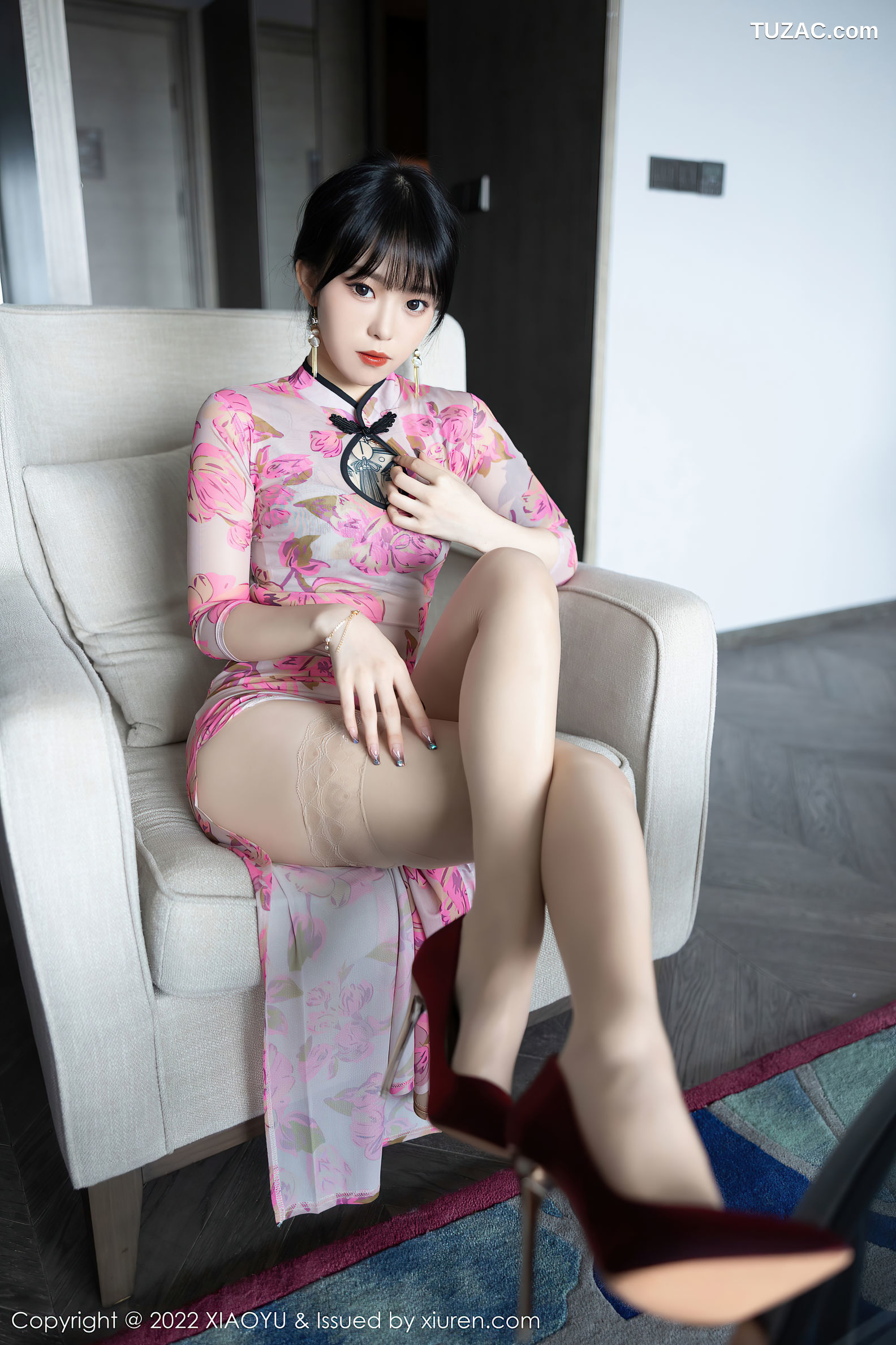 XiaoYu语画界-807-奶瓶-玫红旗袍灰色内衣原色丝袜-2022.06.27