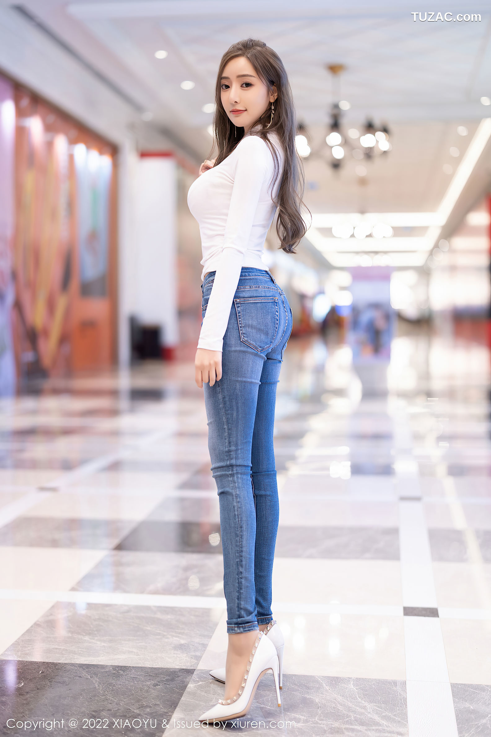 XiaoYu语画界-812-王馨瑶Yanni-白色收身上衣牛仔裤肉丝-2022.07.04