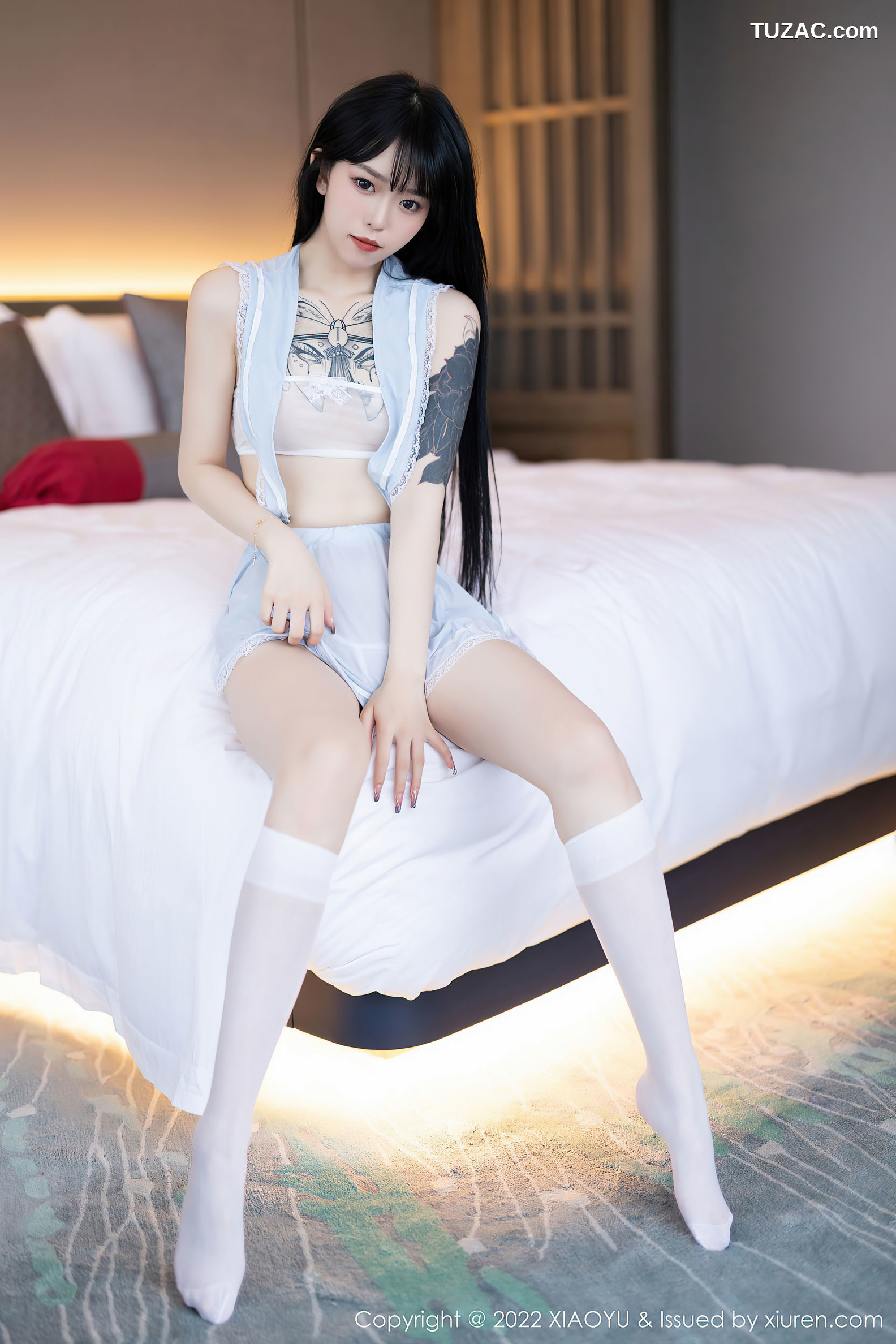 XiaoYu语画界-829-奶瓶-黄灰色连衣裙淡蓝围裙白丝-2022.07.27