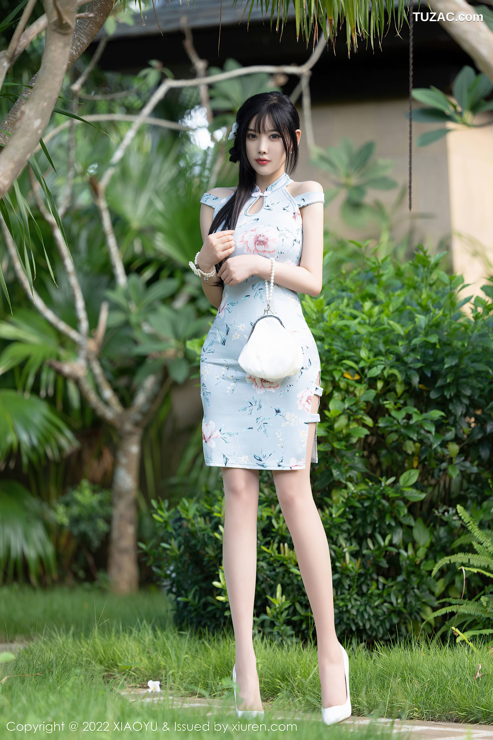 XiaoYu语画界-836-杨晨晨Yome-户外淡蓝旗袍-室内轻透蕾丝睡衣-2022.08.05