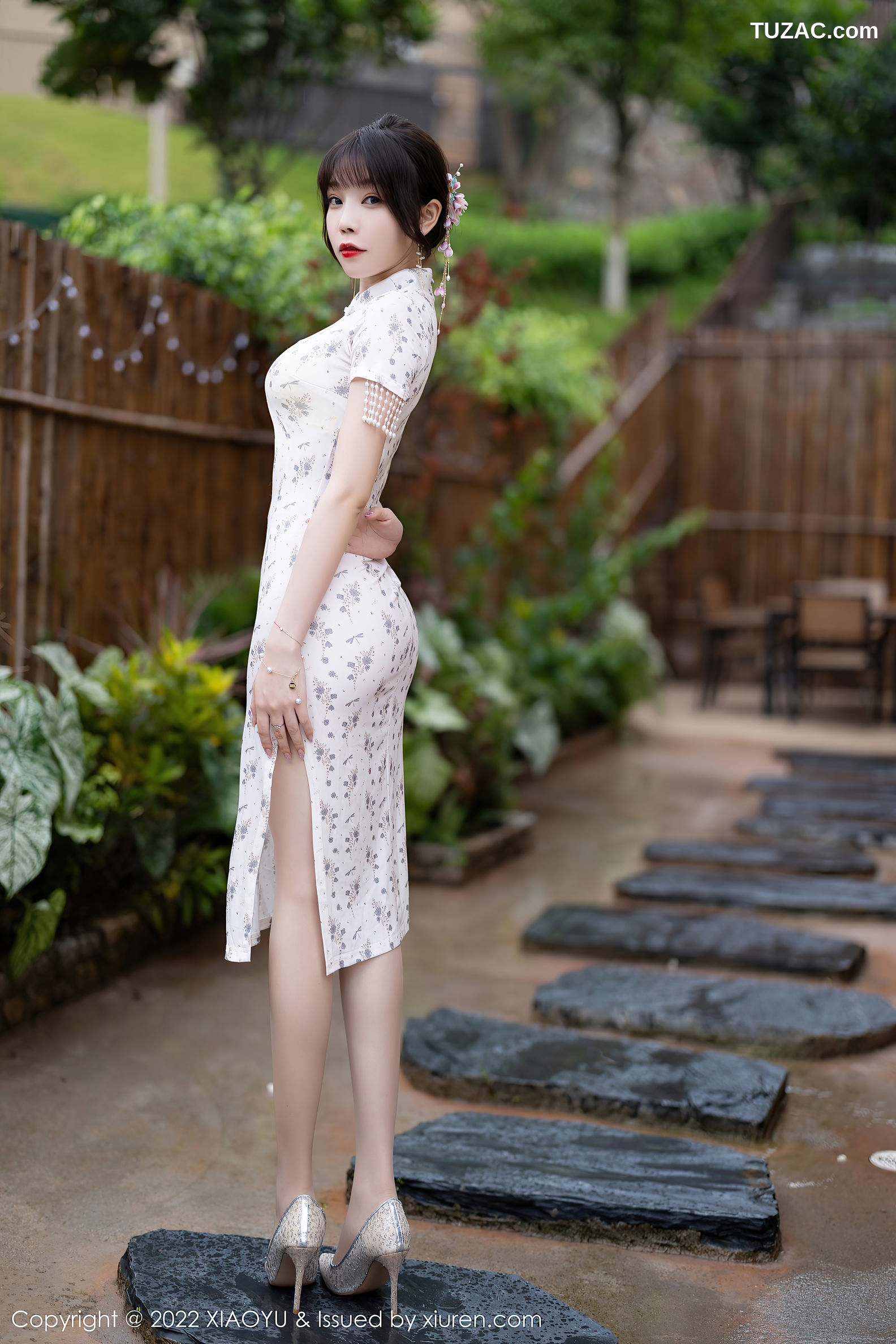 XiaoYu语画界-838-徐莉芝Booty-户外浅色旗袍-白色网纱服饰-2022.08.09