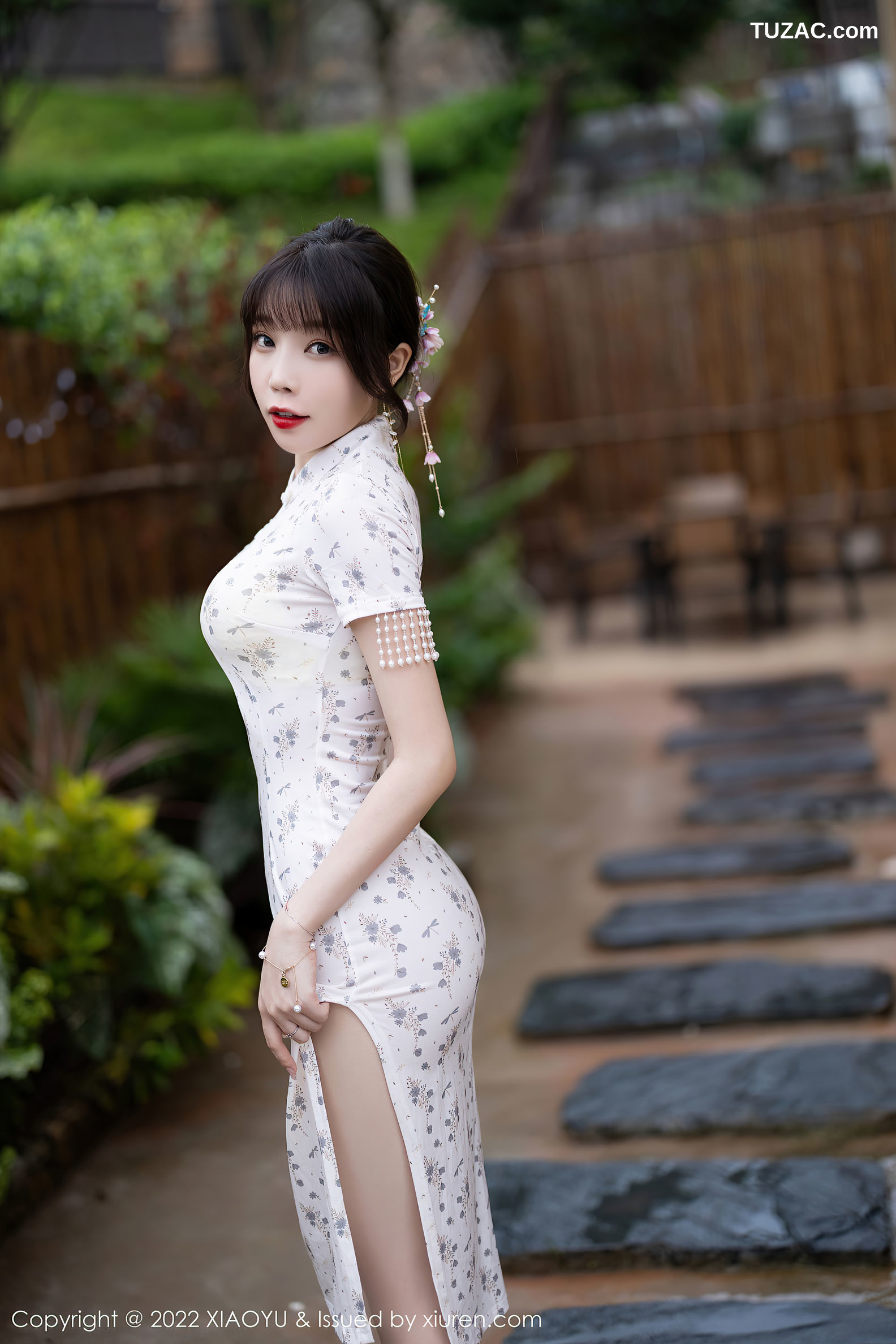 XiaoYu语画界-838-徐莉芝Booty-户外浅色旗袍-白色网纱服饰-2022.08.09
