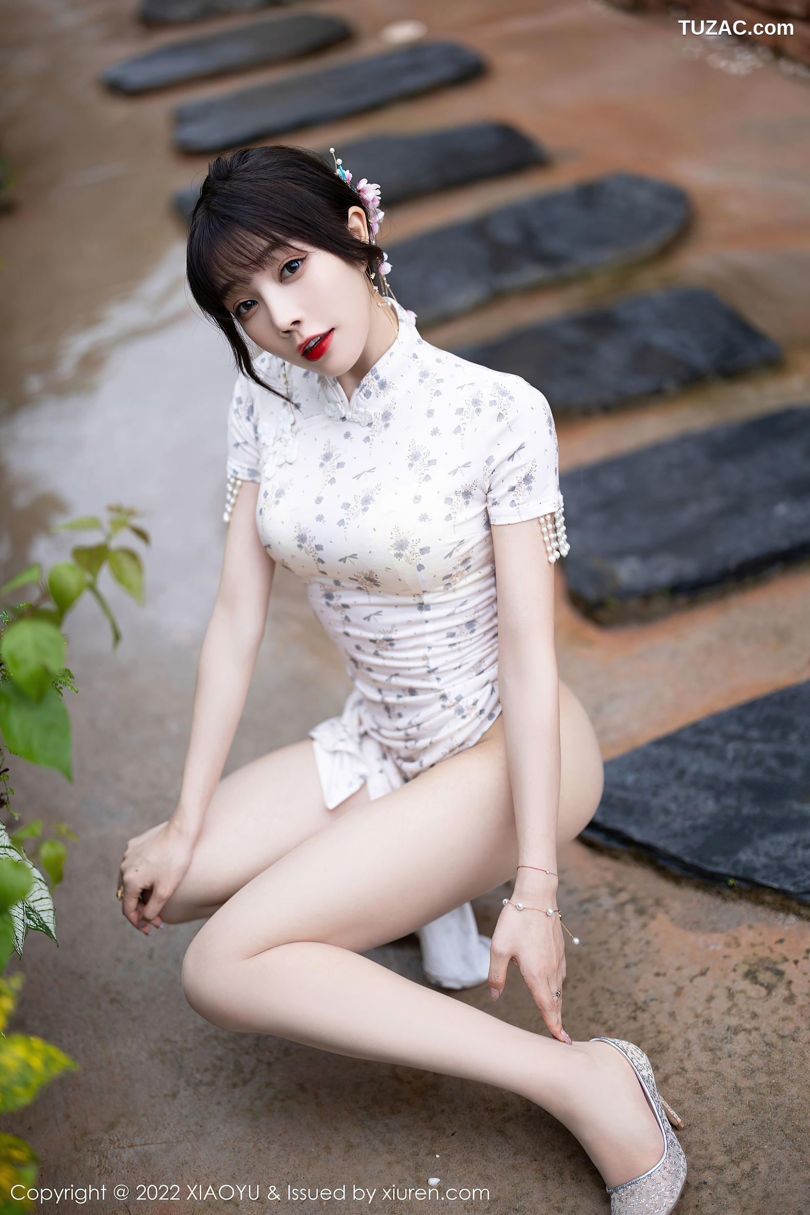 XiaoYu语画界-838-徐莉芝Booty-户外浅色旗袍-白色网纱服饰-2022.08.09