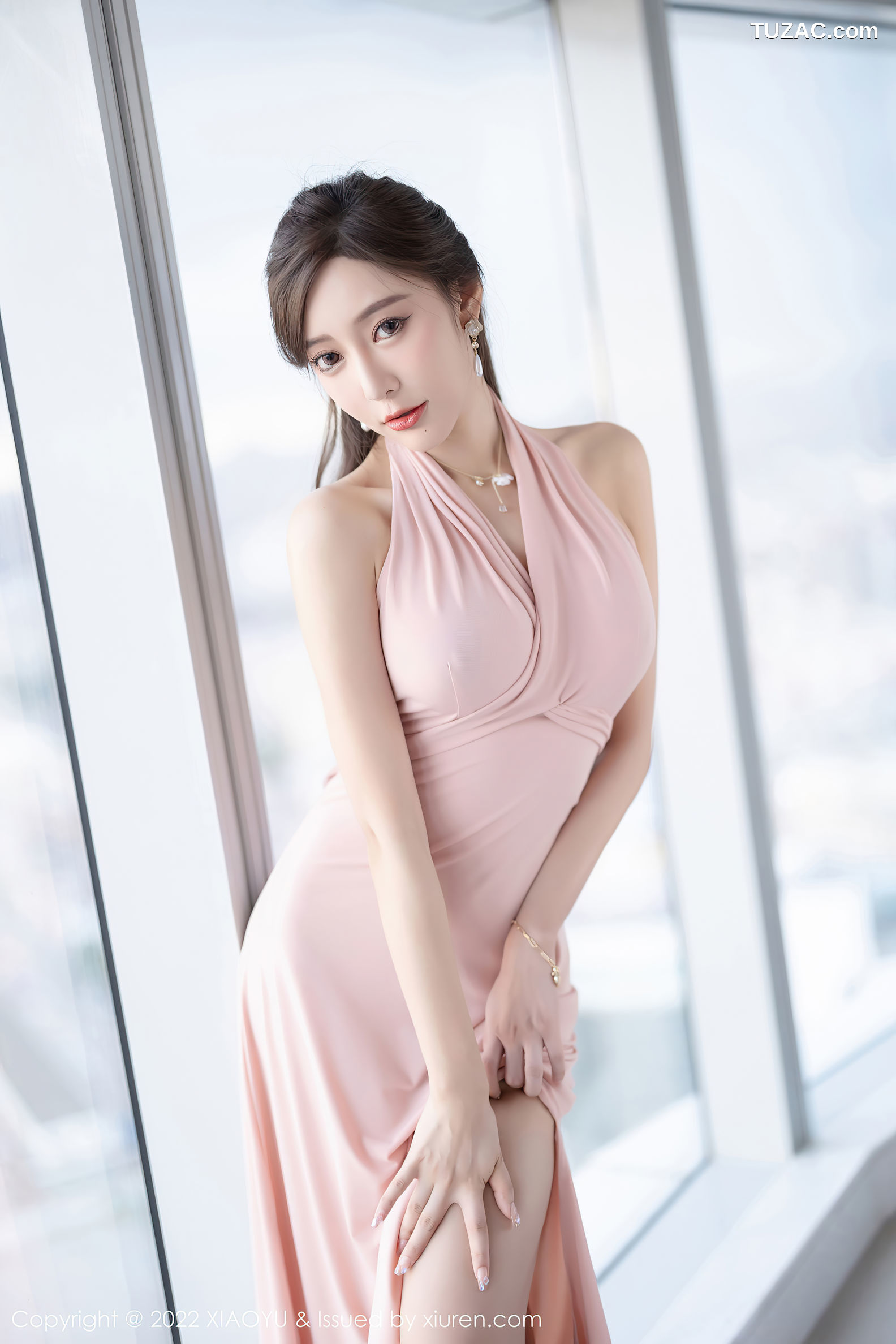 XiaoYu语画界-847-王馨瑶Yanni-粉色连衣长裙超薄黑丝-2022.08.22