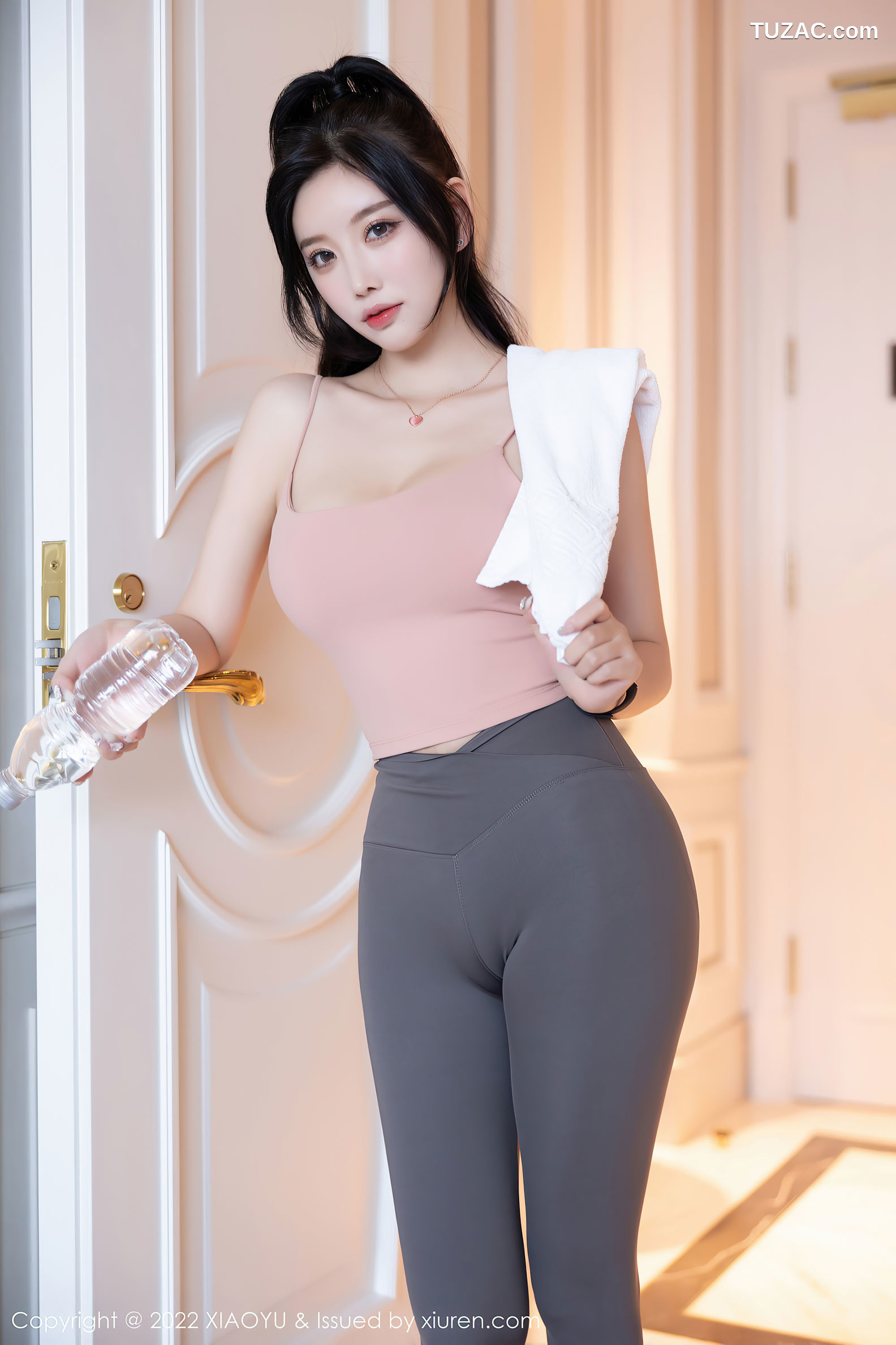 XiaoYu语画界-856-杨晨晨Yome-心愿旅拍浅粉色吊带深灰运动裤-2022.09.02