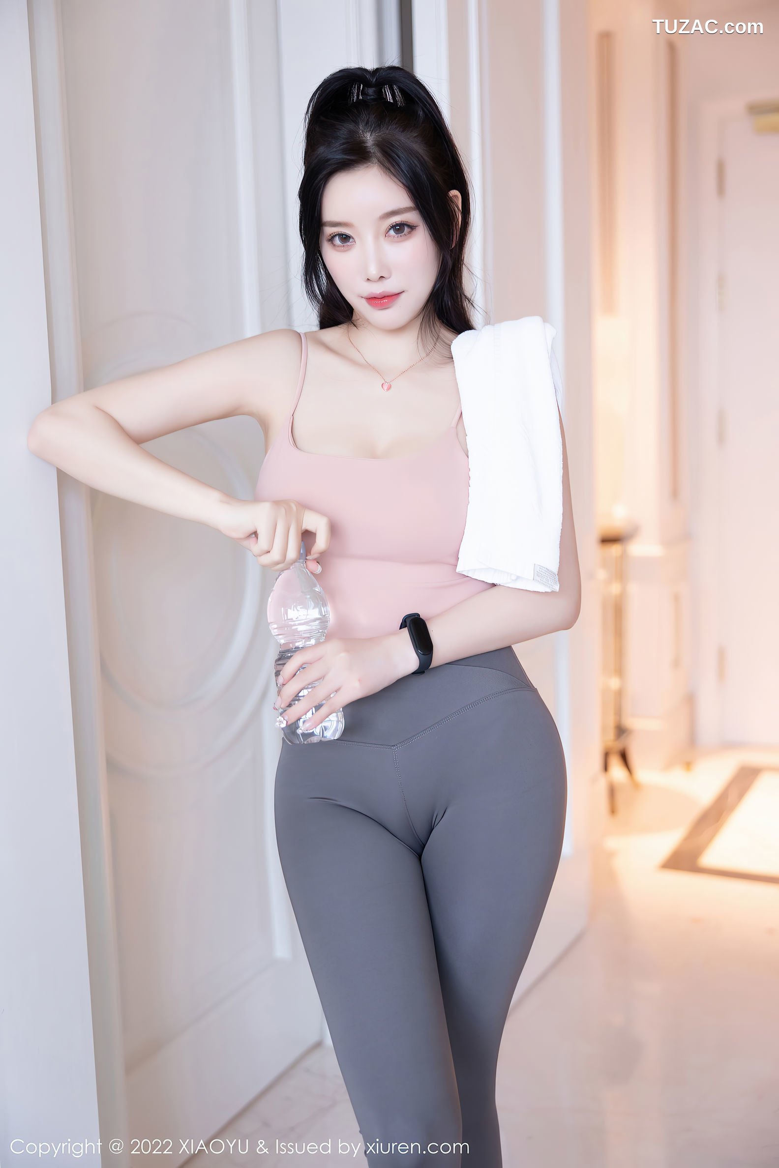 XiaoYu语画界-856-杨晨晨Yome-心愿旅拍浅粉色吊带深灰运动裤-2022.09.02