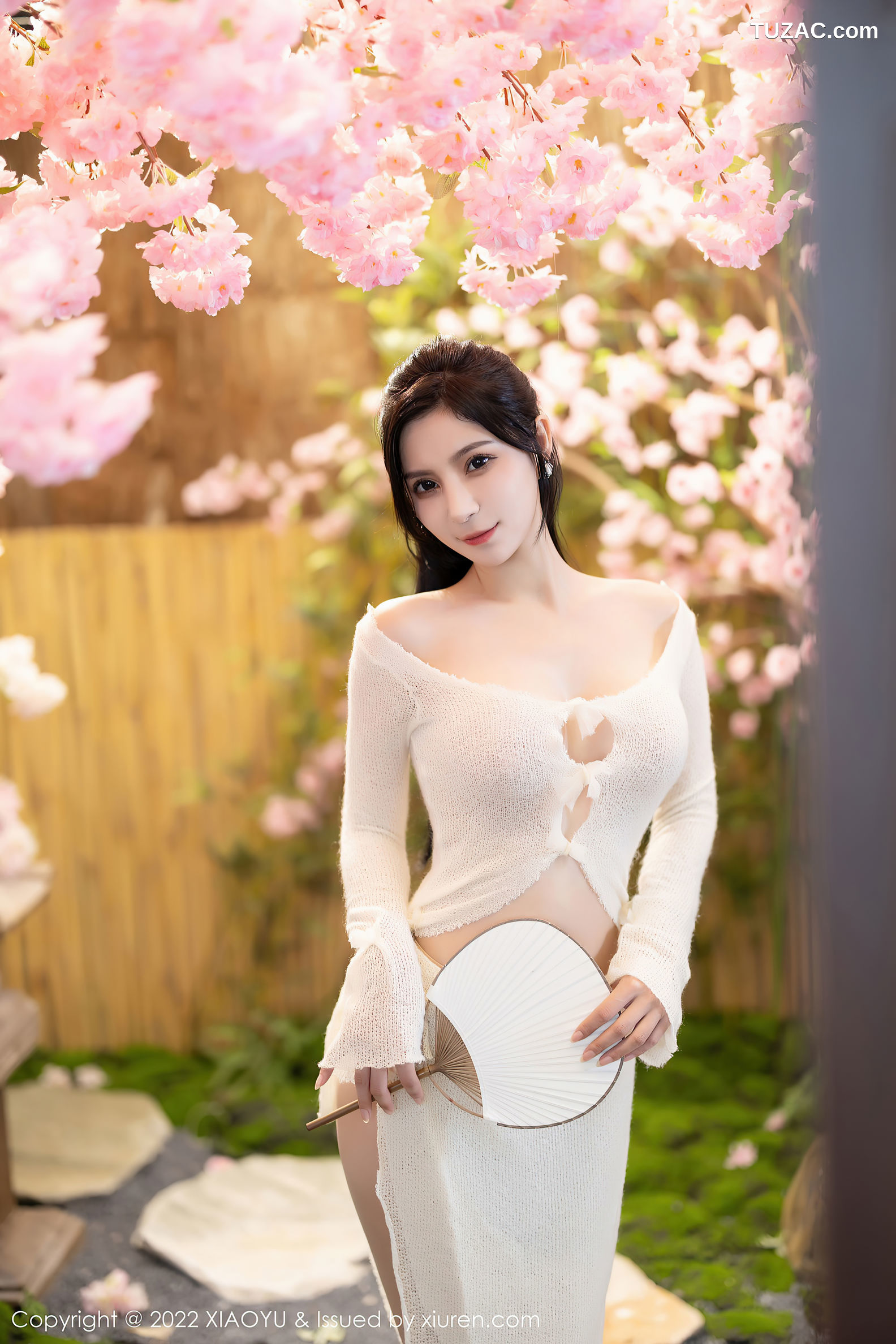 XiaoYu语画界-869-小蛮妖Yummy-杭州旅拍白色连衣裙原色丝袜-2022.09.22