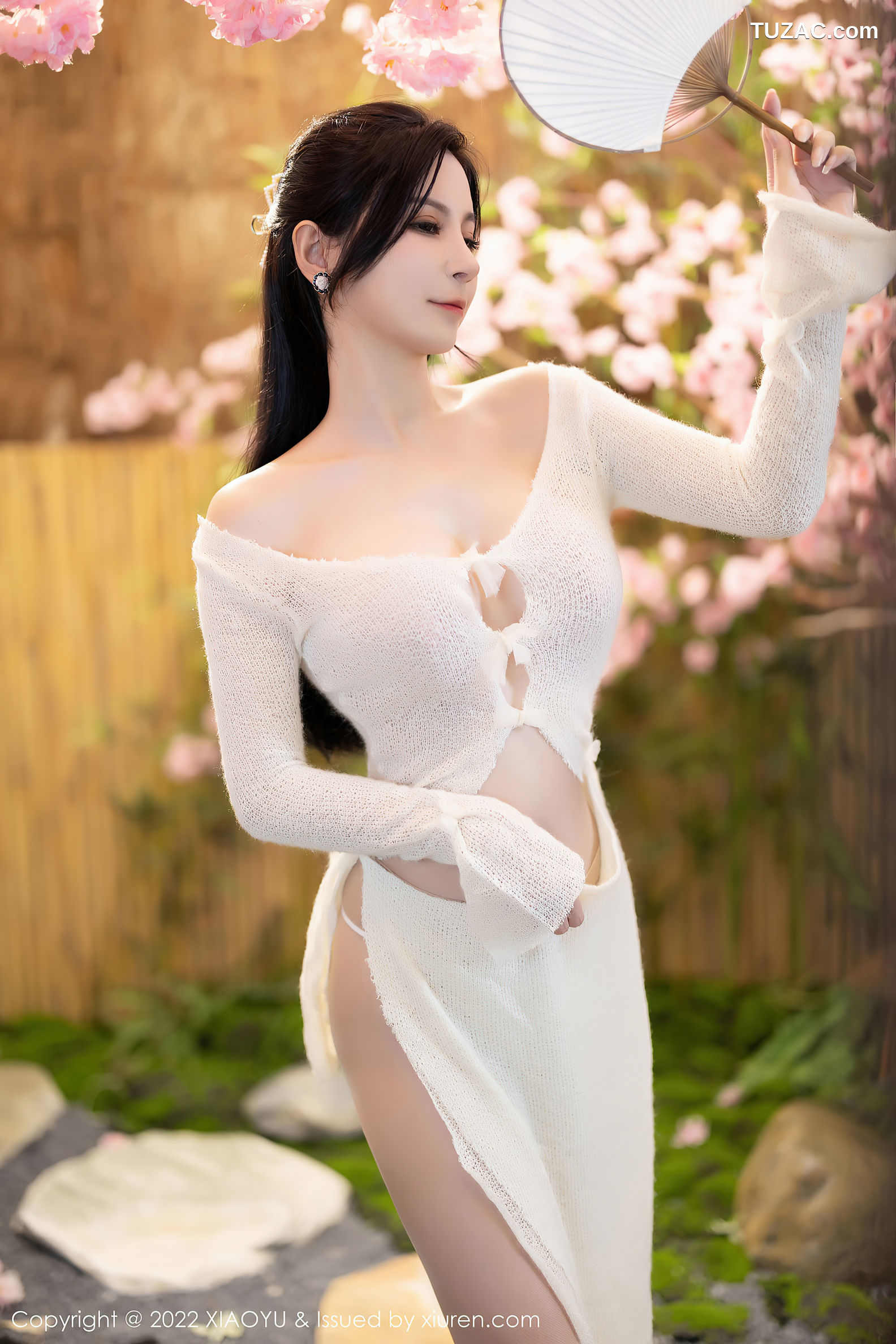 XiaoYu语画界-869-小蛮妖Yummy-杭州旅拍白色连衣裙原色丝袜-2022.09.22