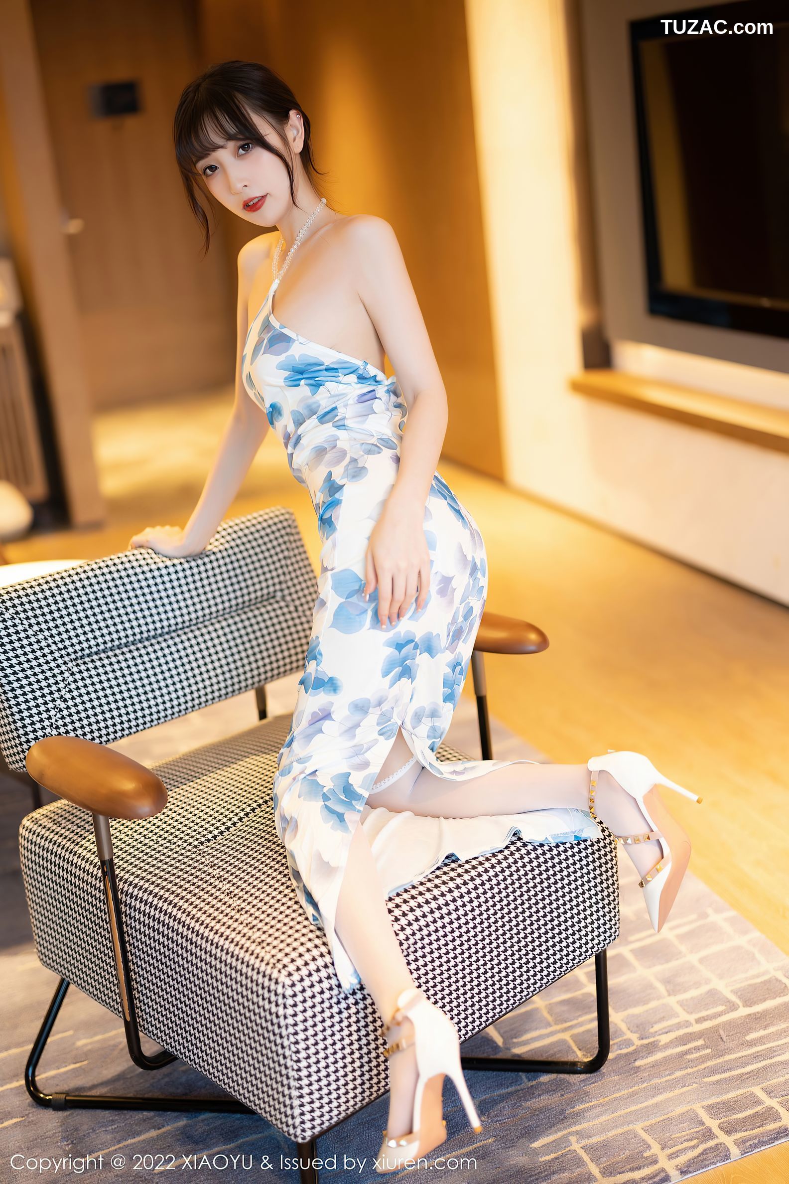 XiaoYu语画界-877-林星阑-露肩蓝印花连衣裙白丝袜-2022.10.09