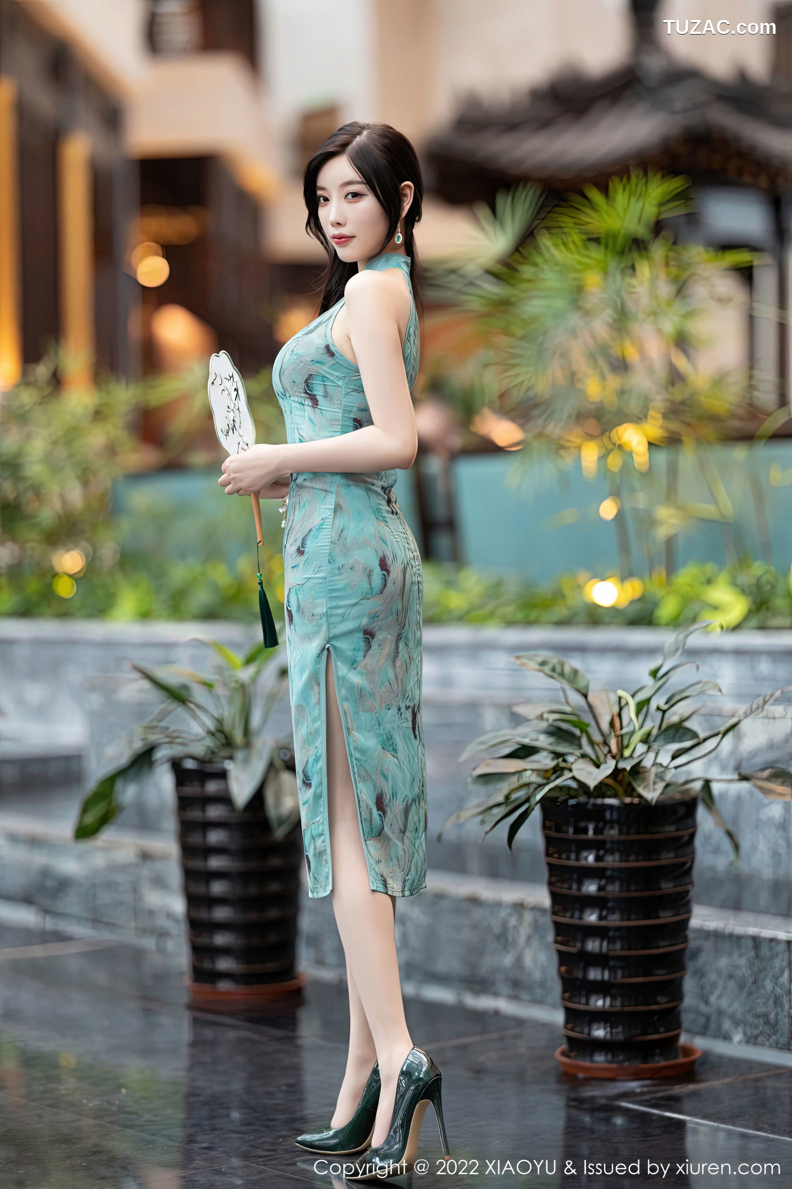 XiaoYu语画界-882-杨晨晨Yome-户外蓝暗色旗袍超薄肉丝-2022.10.14