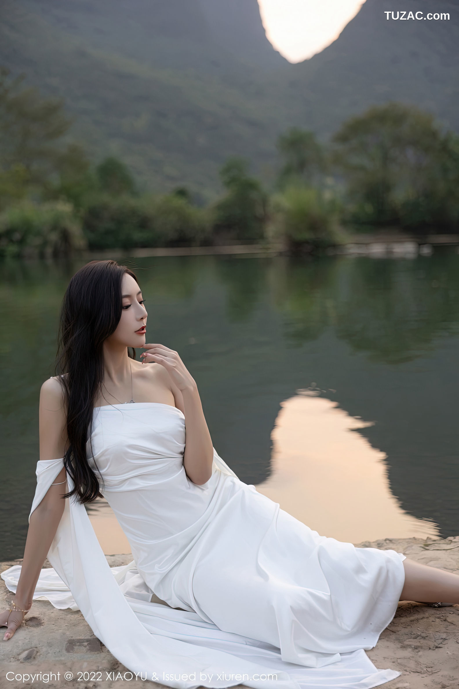 XiaoYu语画界-884-王馨瑶Yanni-杭州旅拍户外白色蕾丝内衣白色丝袜-2022.10.18