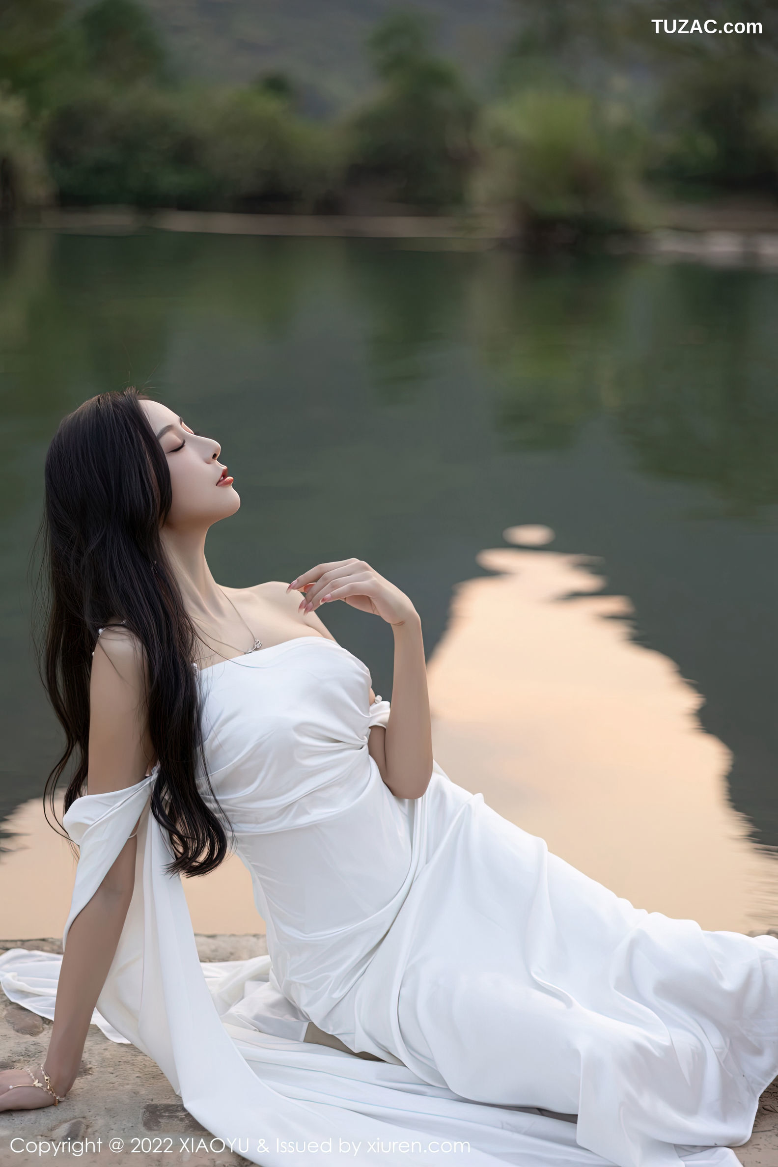 XiaoYu语画界-884-王馨瑶Yanni-杭州旅拍户外白色蕾丝内衣白色丝袜-2022.10.18