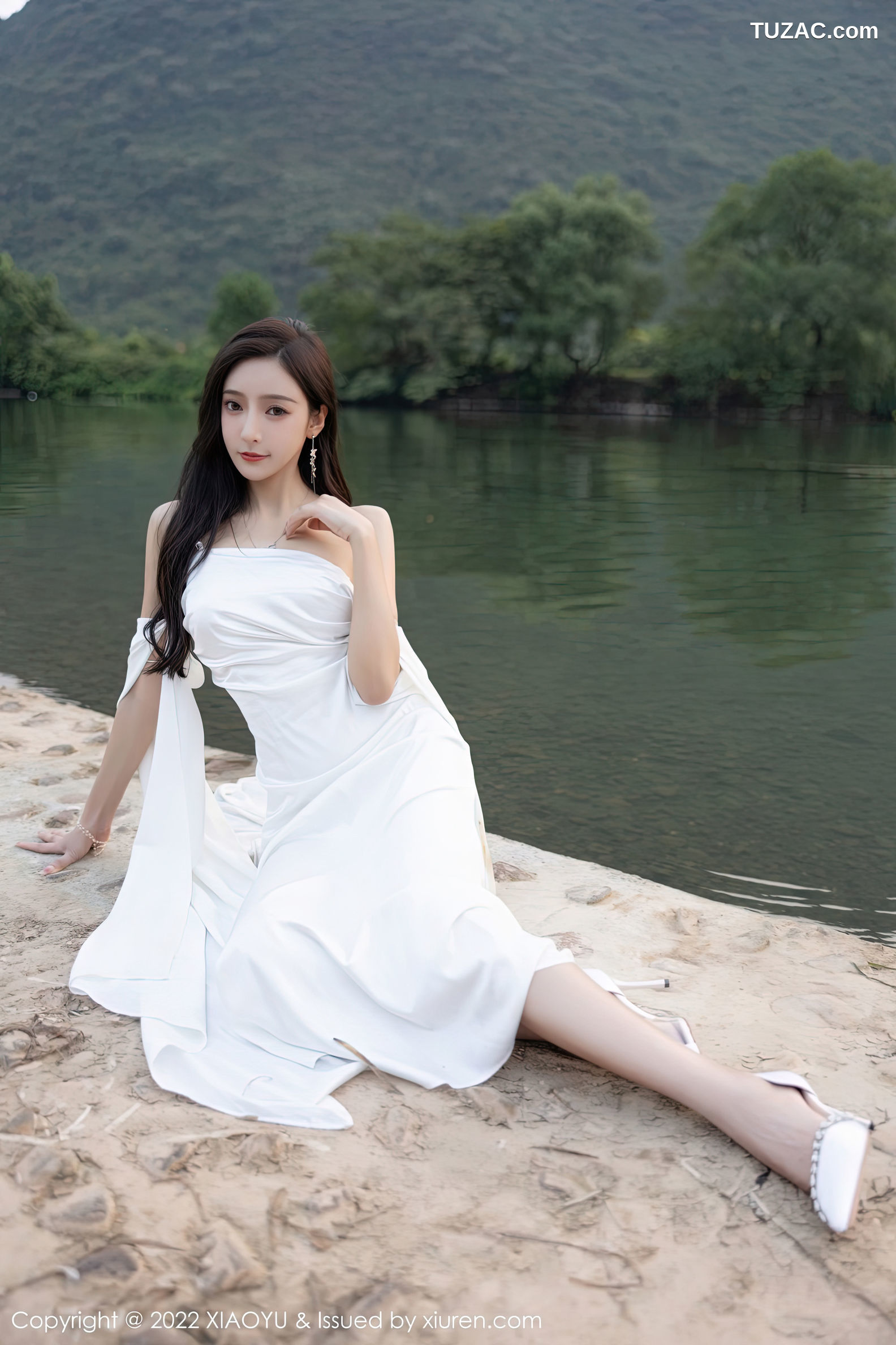 XiaoYu语画界-884-王馨瑶Yanni-杭州旅拍户外白色蕾丝内衣白色丝袜-2022.10.18