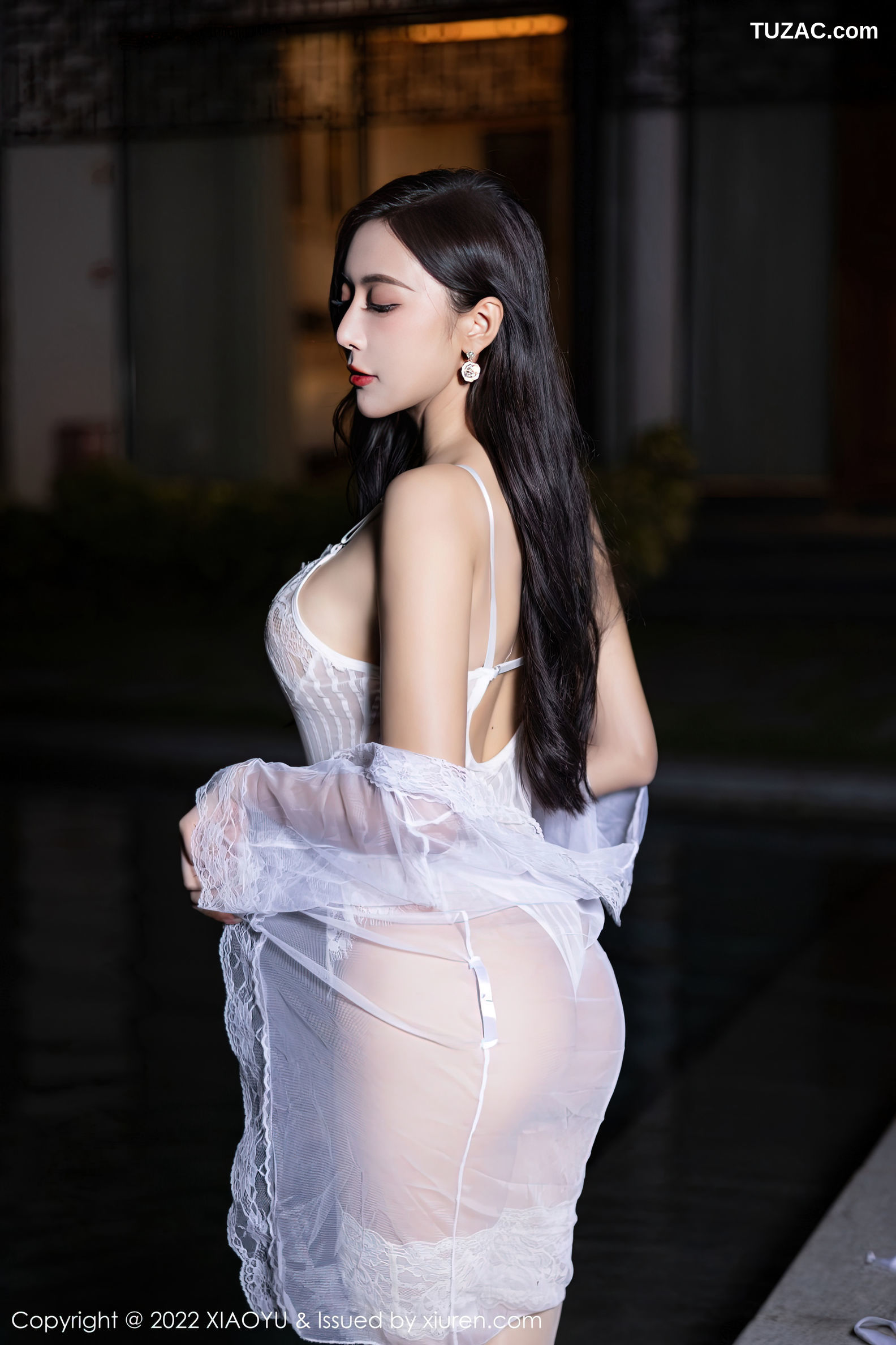 XiaoYu语画界-884-王馨瑶Yanni-杭州旅拍户外白色蕾丝内衣白色丝袜-2022.10.18