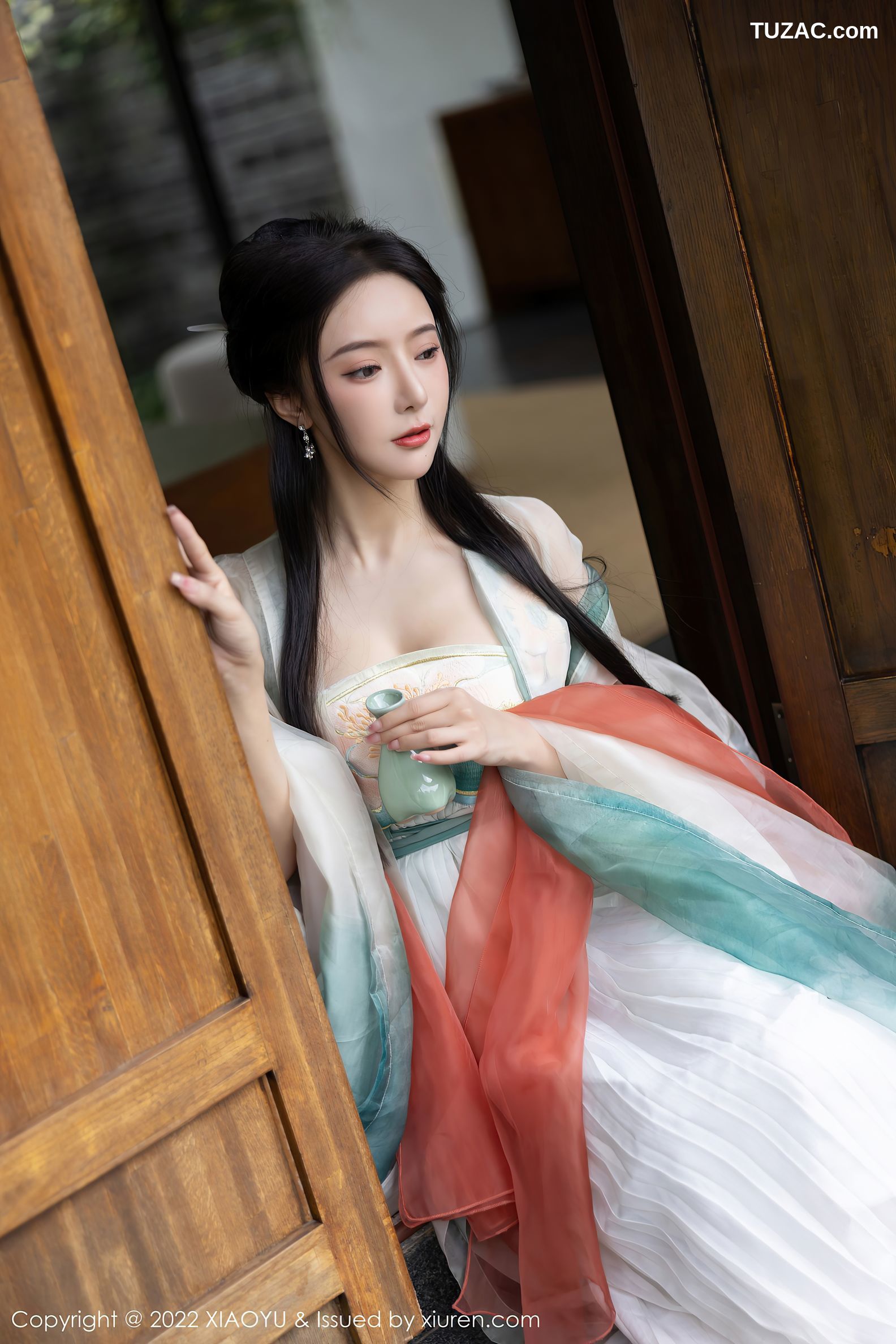 XiaoYu语画界-889-王馨瑶Yanni-杭州旅拍户外场景浅色古装服-2022.10.25