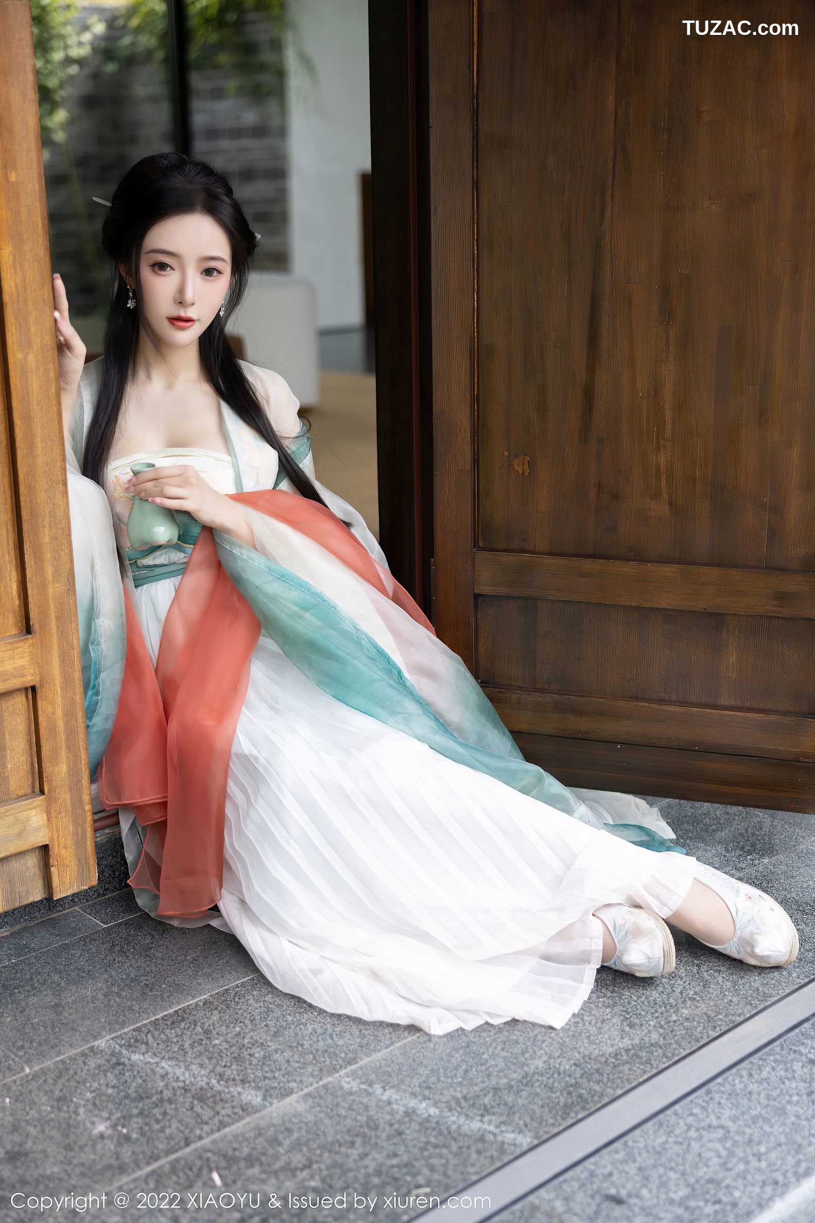 XiaoYu语画界-889-王馨瑶Yanni-杭州旅拍户外场景浅色古装服-2022.10.25