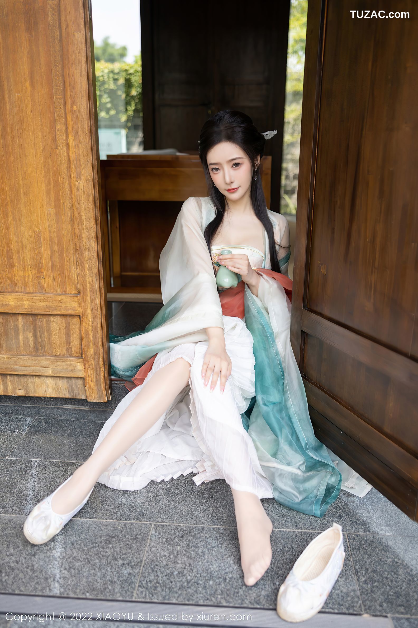 XiaoYu语画界-889-王馨瑶Yanni-杭州旅拍户外场景浅色古装服-2022.10.25