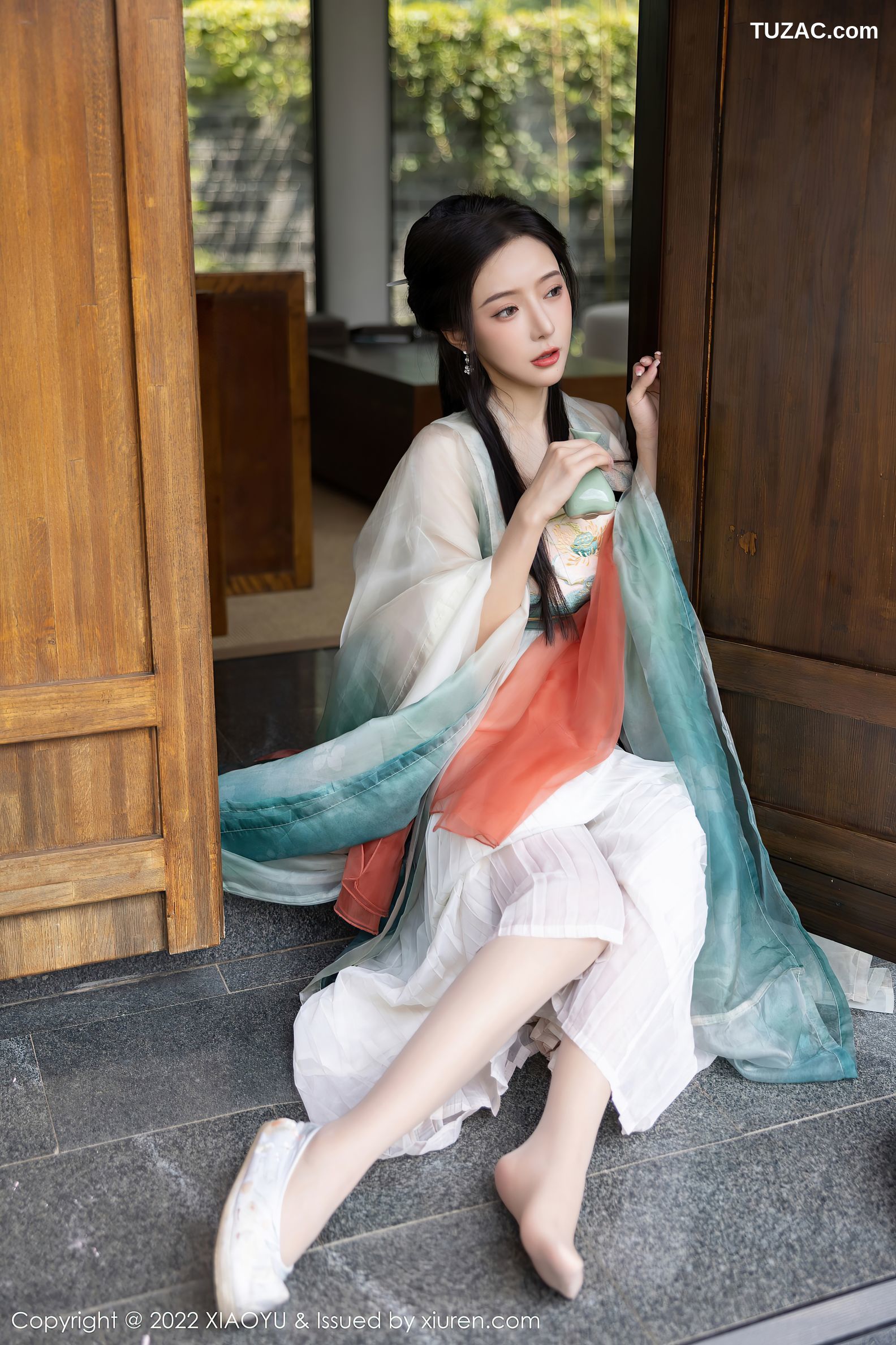 XiaoYu语画界-889-王馨瑶Yanni-杭州旅拍户外场景浅色古装服-2022.10.25