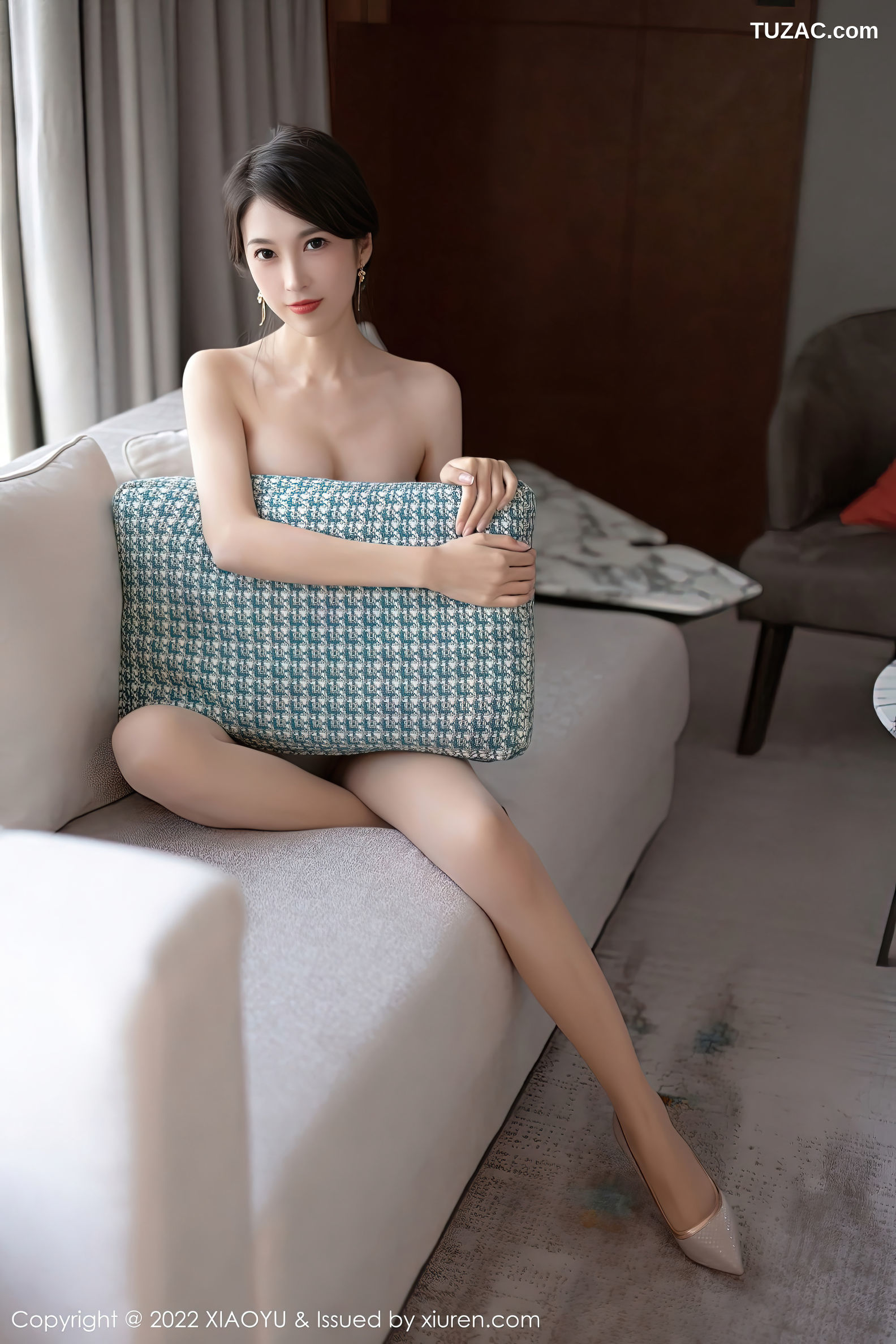 XiaoYu语画界-891-林乐一-浅色花纹连衣长裙肉丝吊带袜-2022.10.27