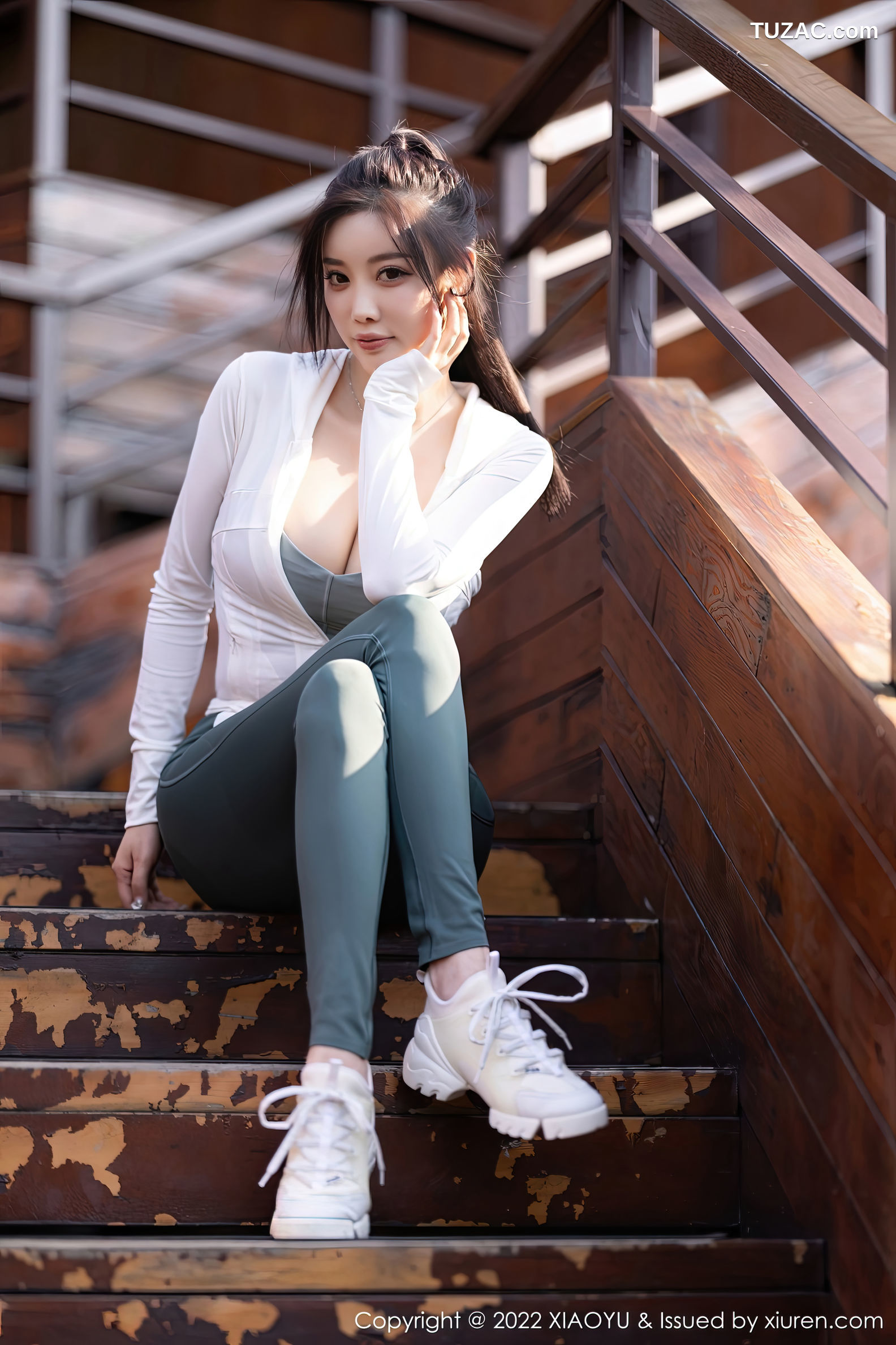 XiaoYu语画界-892-杨晨晨Yome-白色外衣紧身长裤-2022.10.28