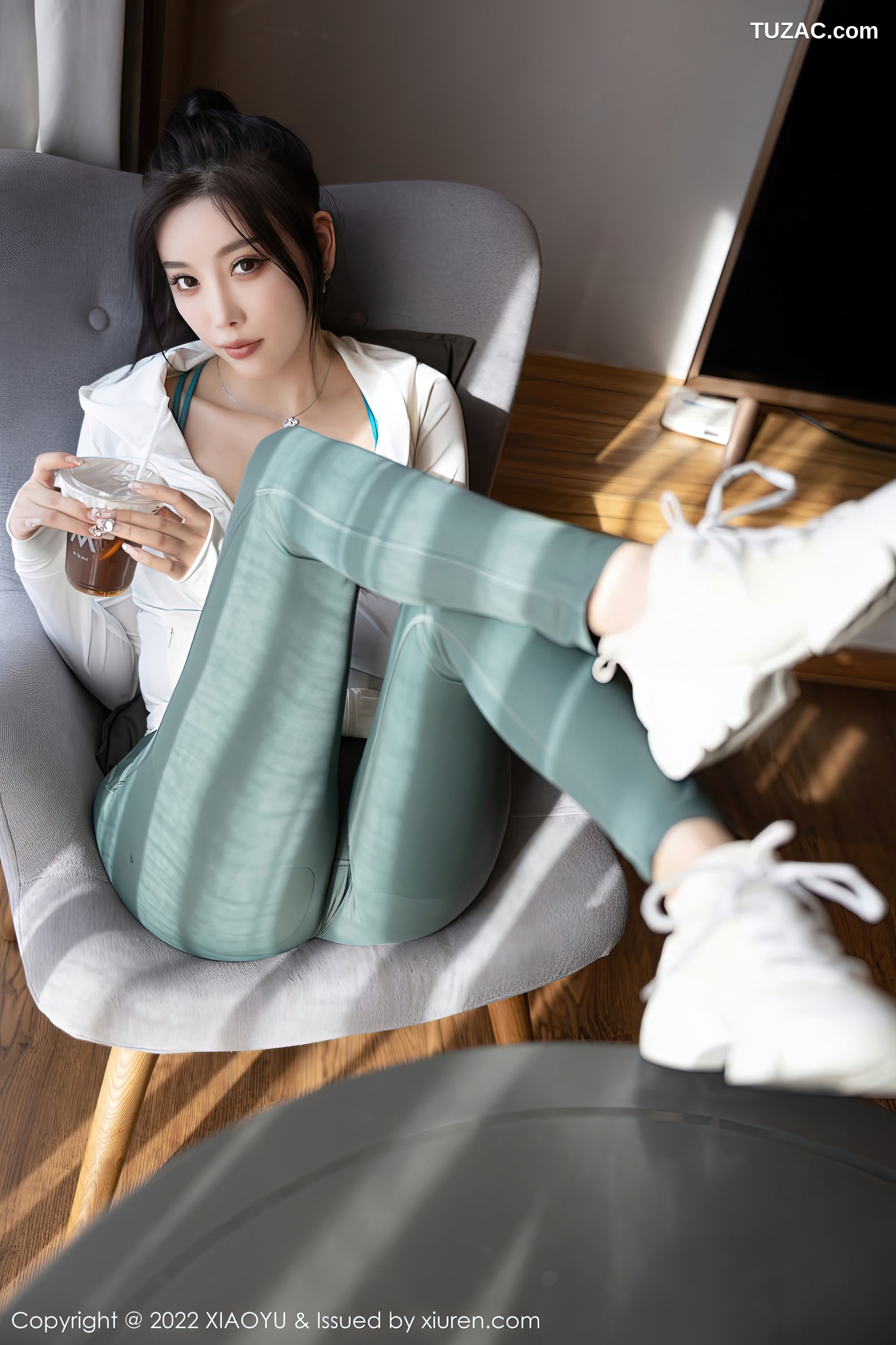 XiaoYu语画界-892-杨晨晨Yome-白色外衣紧身长裤-2022.10.28