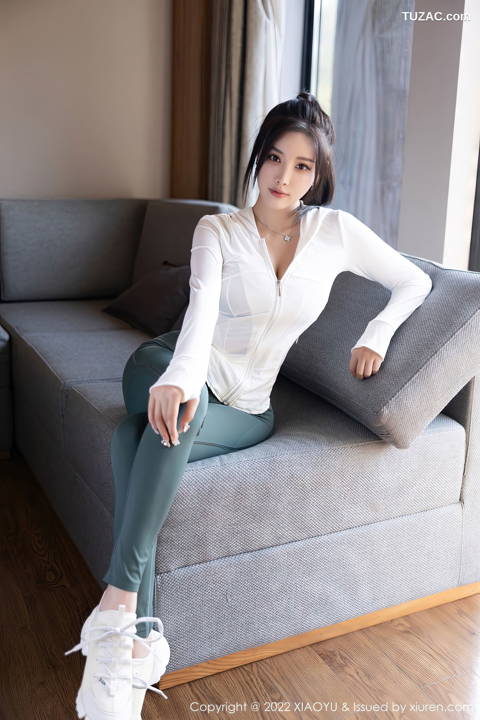 XiaoYu语画界-892-杨晨晨Yome-白色外衣紧身长裤-2022.10.28