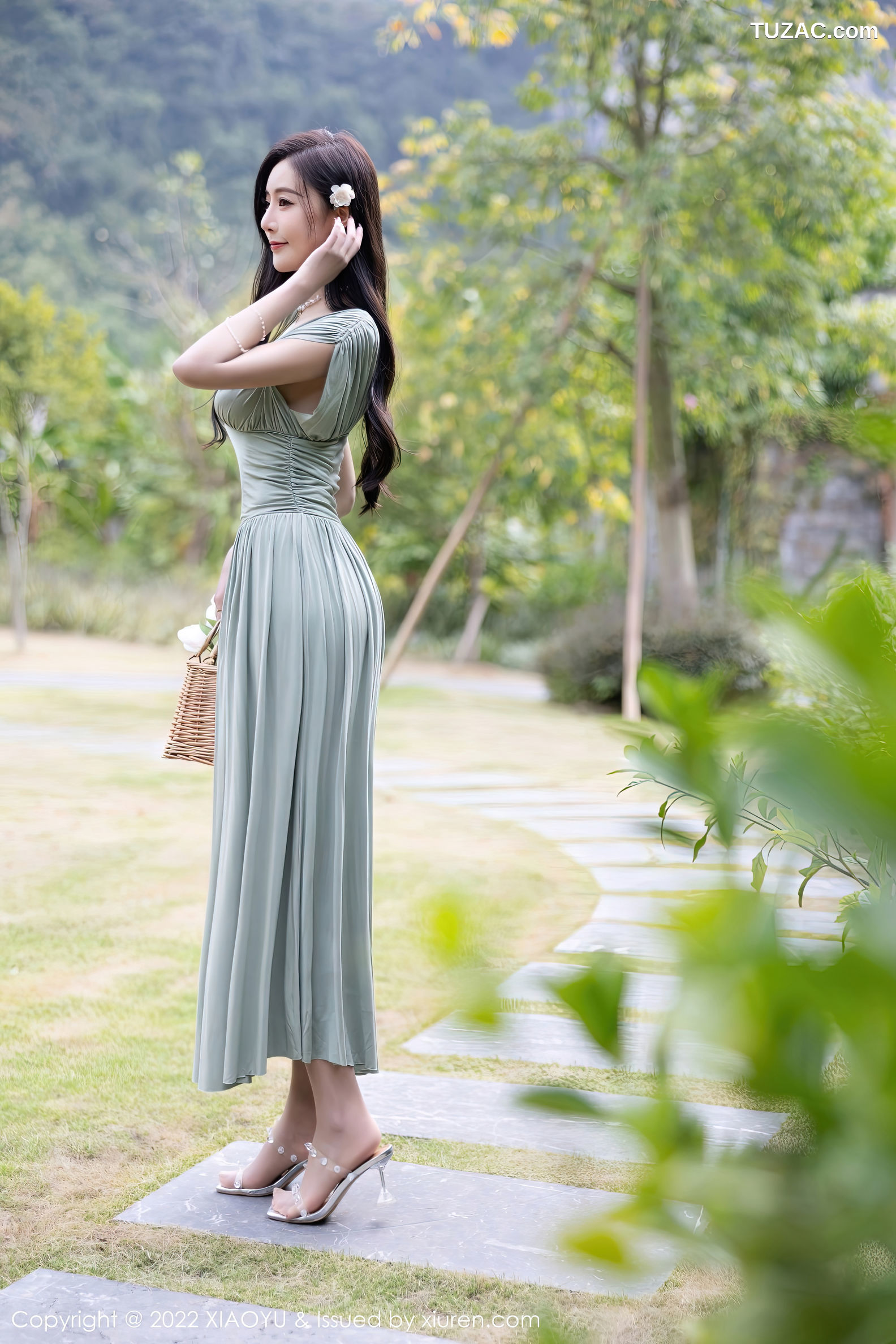 XiaoYu语画界-896-王馨瑶Yanni-杭州旅拍灰绿色连衣裙-白色比基尼-2022.11.03