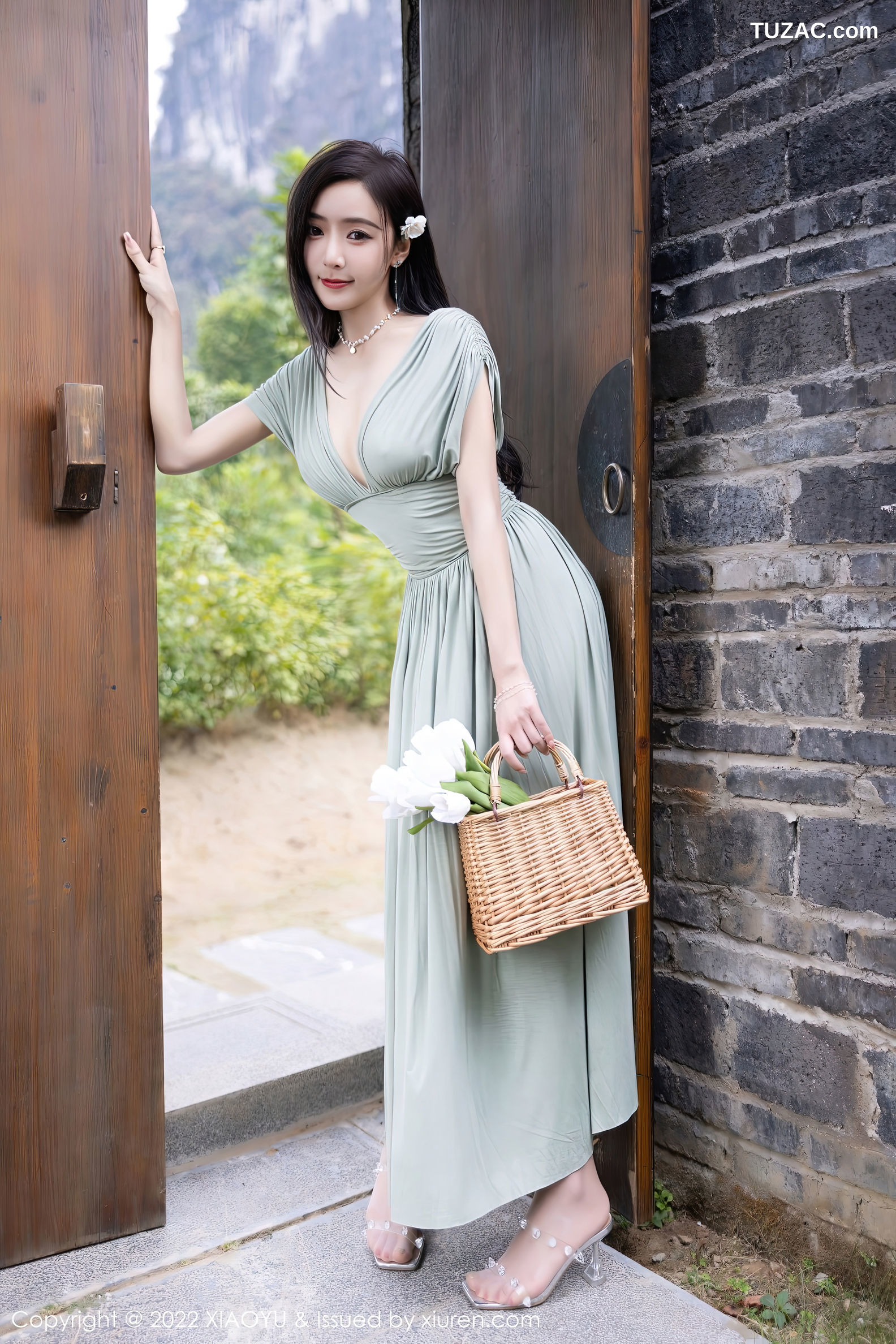 XiaoYu语画界-896-王馨瑶Yanni-杭州旅拍灰绿色连衣裙-白色比基尼-2022.11.03