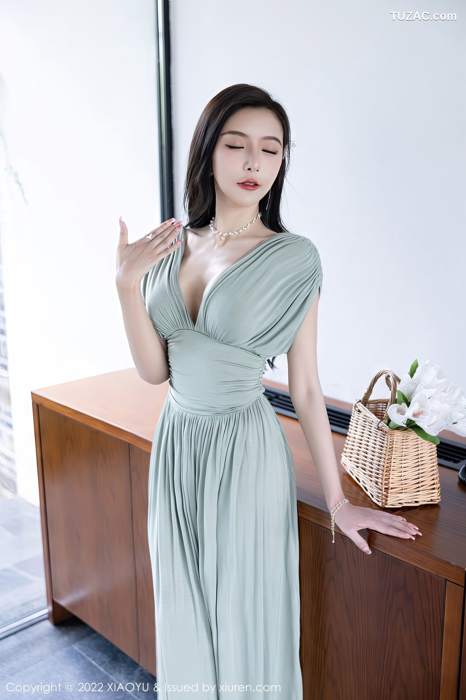 XiaoYu语画界-896-王馨瑶Yanni-杭州旅拍灰绿色连衣裙-白色比基尼-2022.11.03
