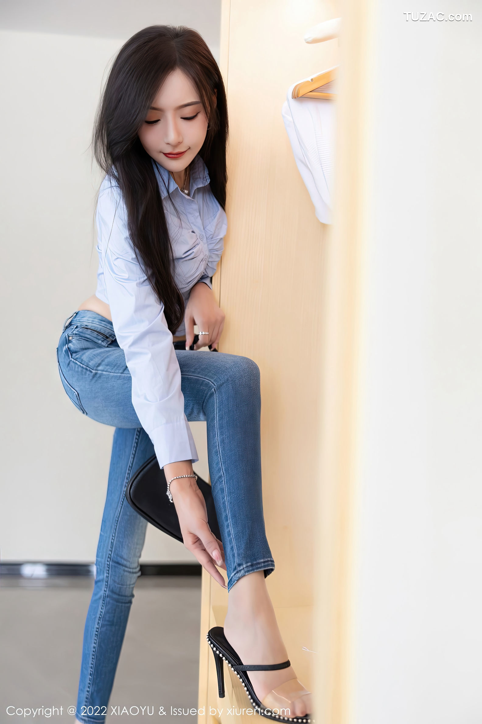 XiaoYu语画界-904-王馨瑶Yanni-杭州旅拍浅蓝T恤牛仔裤白色内衣-2022.11.15