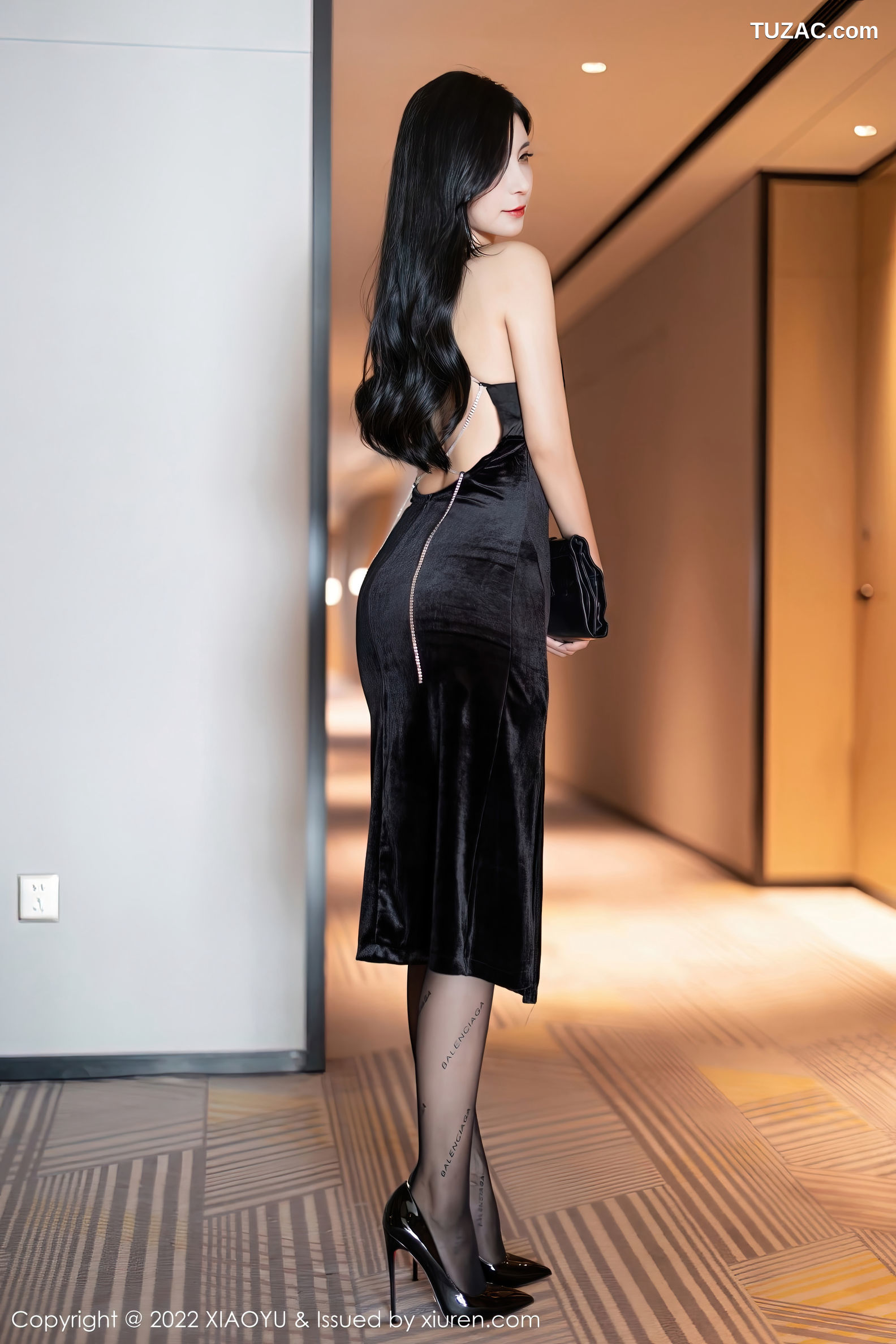 XiaoYu语画界-908-小蛮妖Yummy-黑色抹胸连衣裙-浅色情趣爆乳蕾丝旗袍-2022.11.21