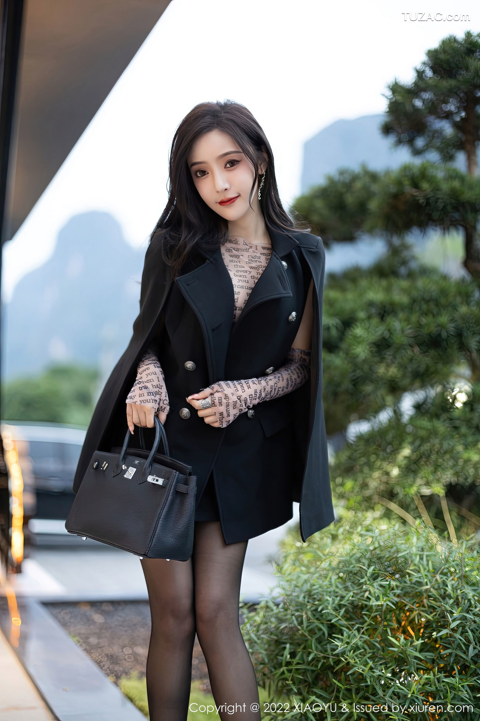 XiaoYu语画界-916-王馨瑶Yanni-轻透服饰超薄黑丝-2022.12.01