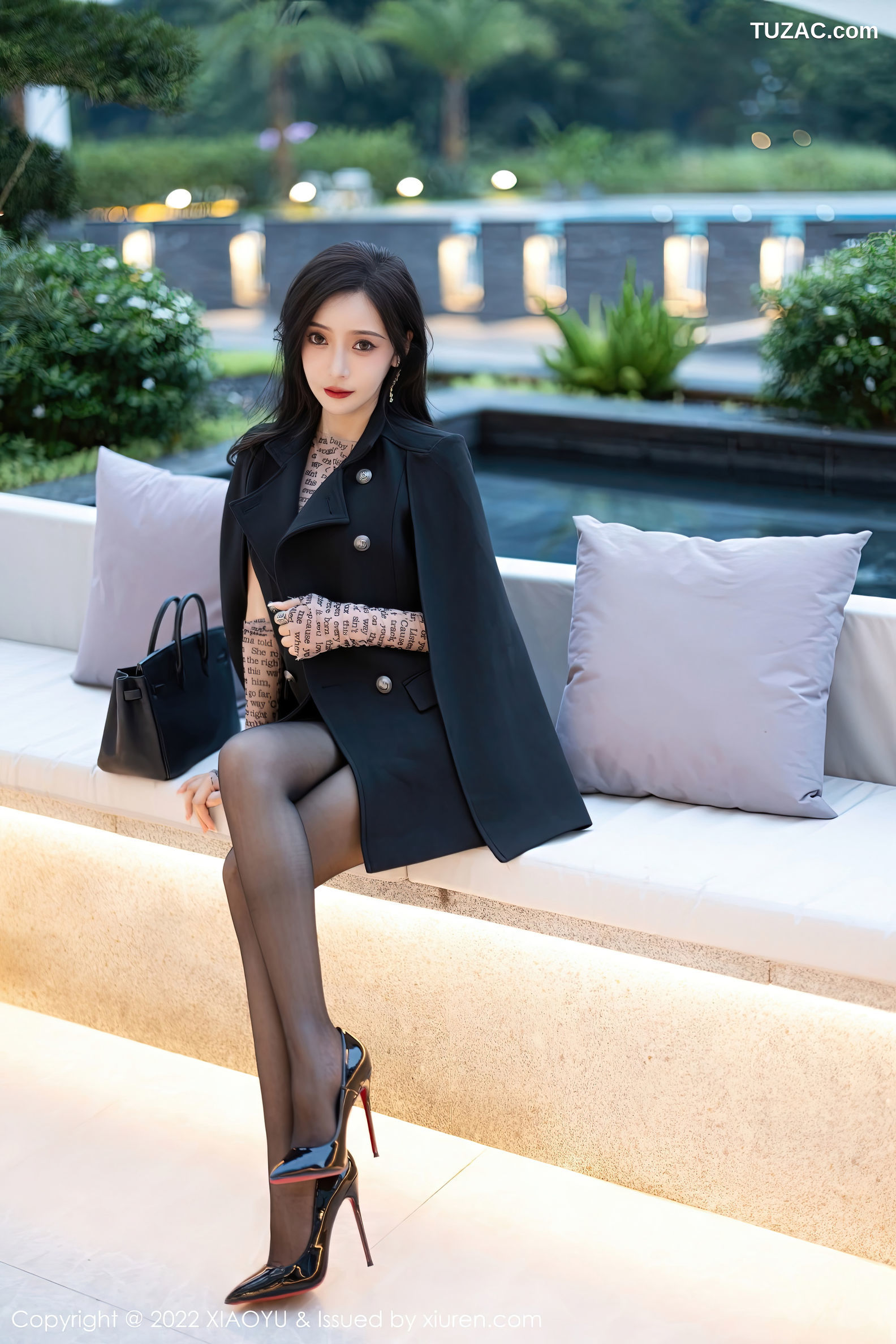 XiaoYu语画界-916-王馨瑶Yanni-轻透服饰超薄黑丝-2022.12.01