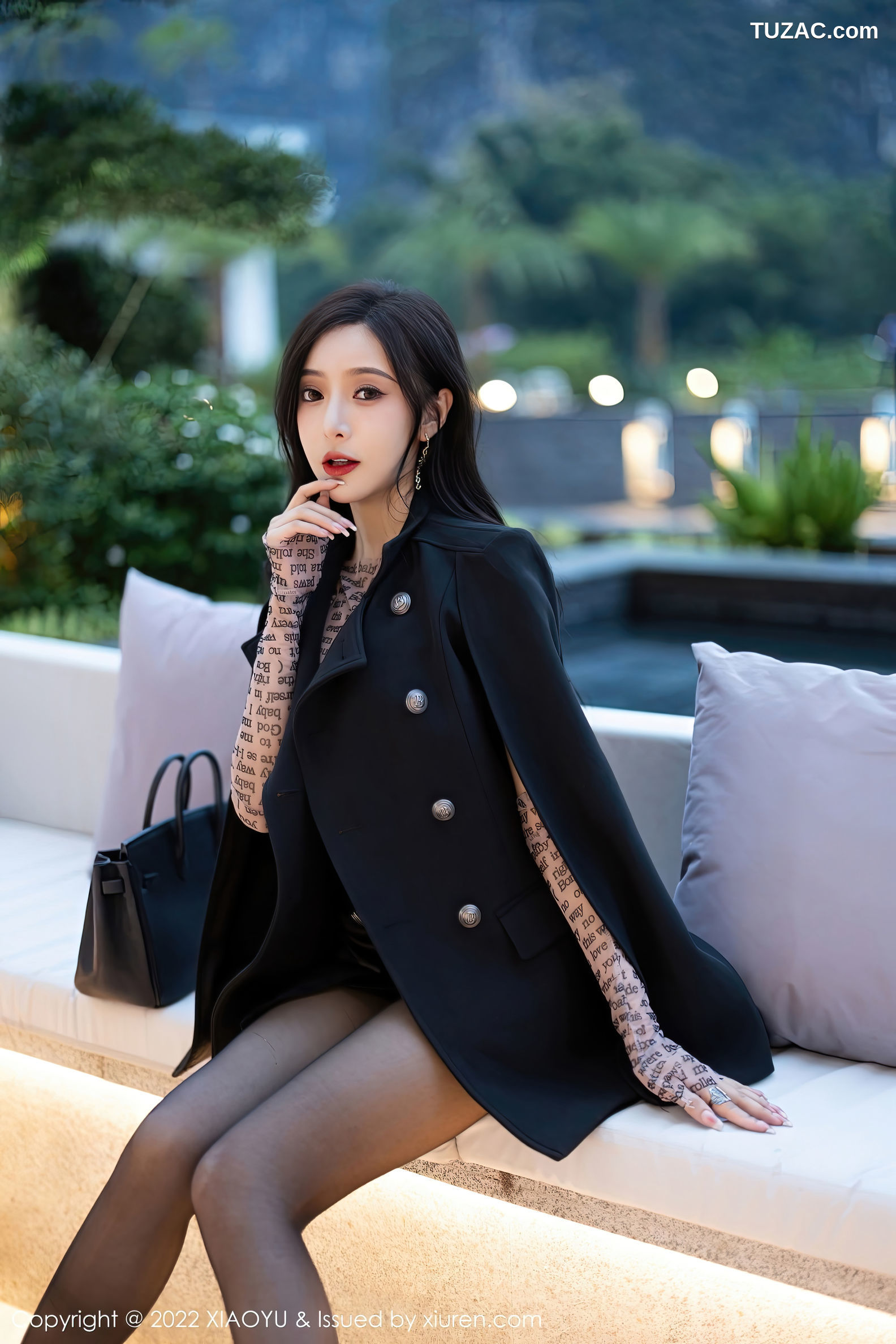 XiaoYu语画界-916-王馨瑶Yanni-轻透服饰超薄黑丝-2022.12.01
