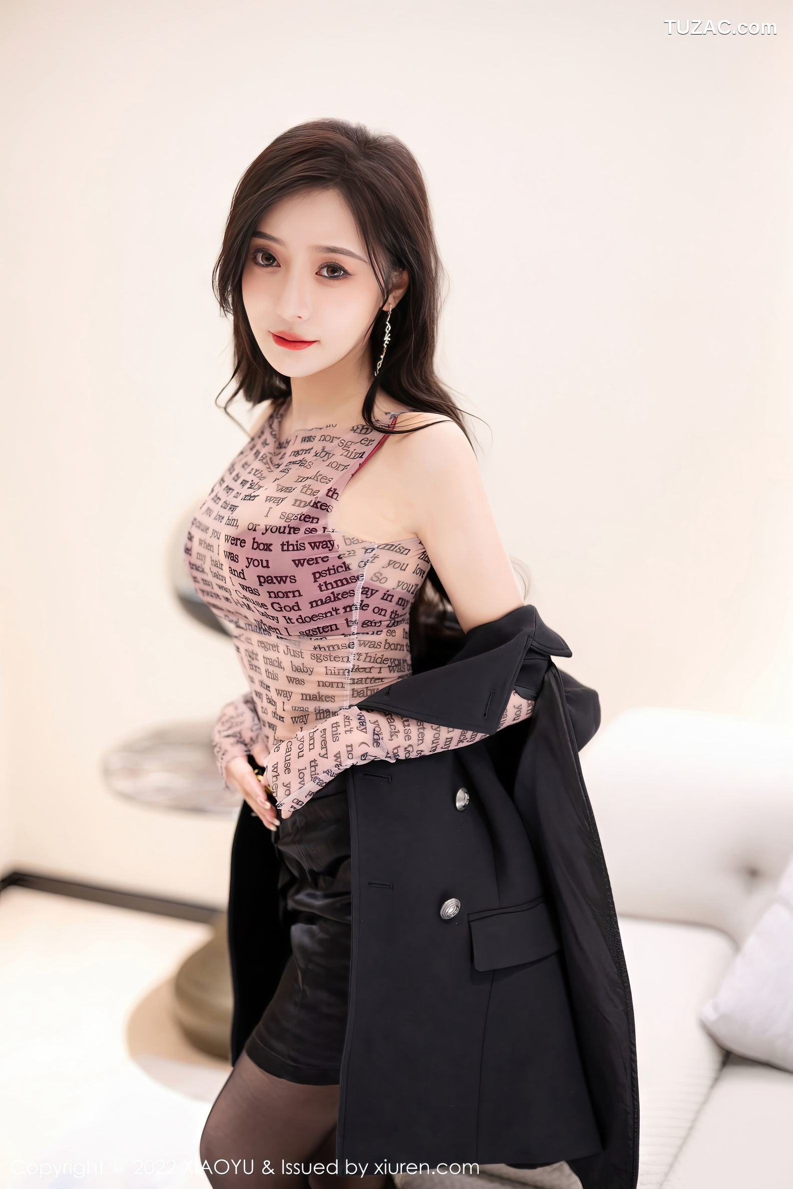XiaoYu语画界-916-王馨瑶Yanni-轻透服饰超薄黑丝-2022.12.01